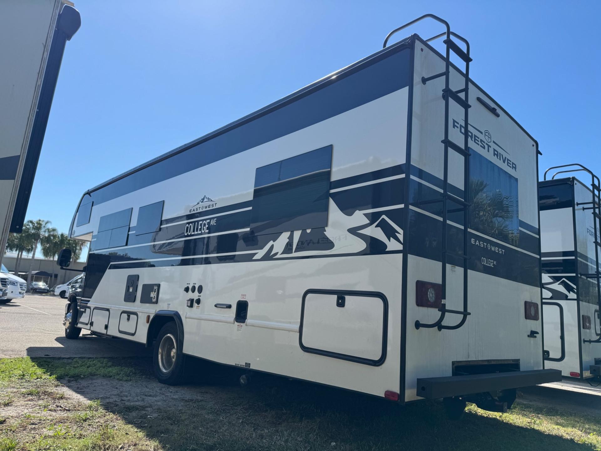 2026 East to West 2026 East to West College Avenue - thumbnail 4