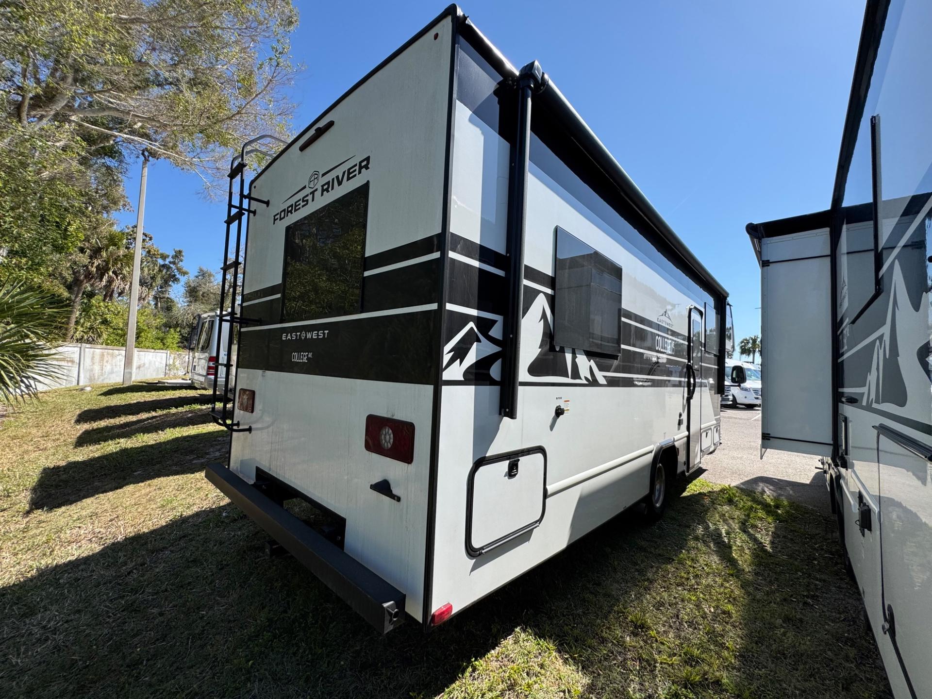 2026 East to West 2026 East to West College Avenue - thumbnail 5