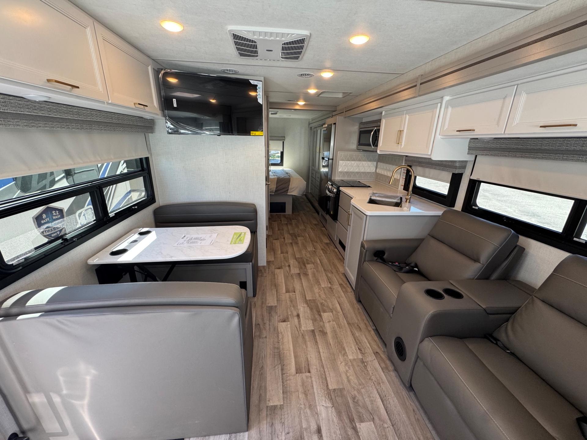 2026 Thor Motor Coach 2026 Thor Motor Coach Hurricane - thumbnail 9