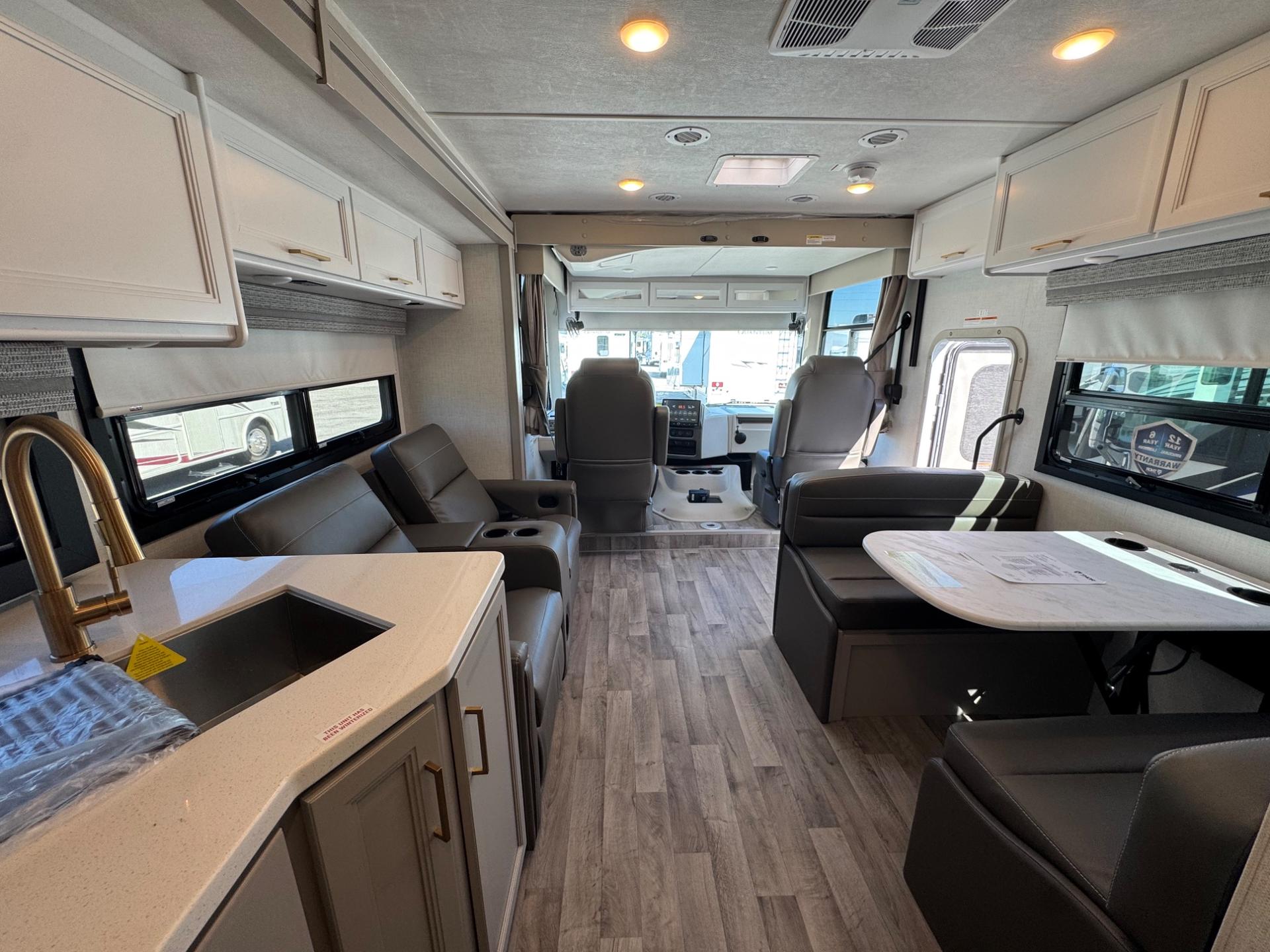 2026 Thor Motor Coach 2026 Thor Motor Coach Hurricane - thumbnail 10