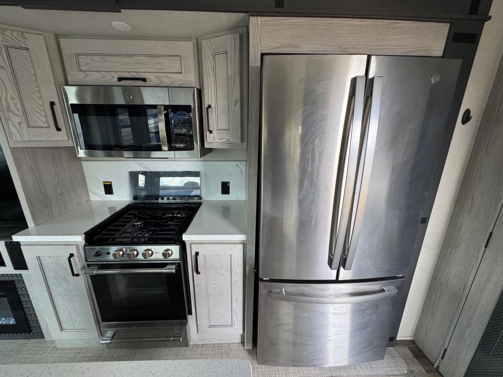 2022 Keystone 2022 Keystone Montana High Country - thumbnail 10