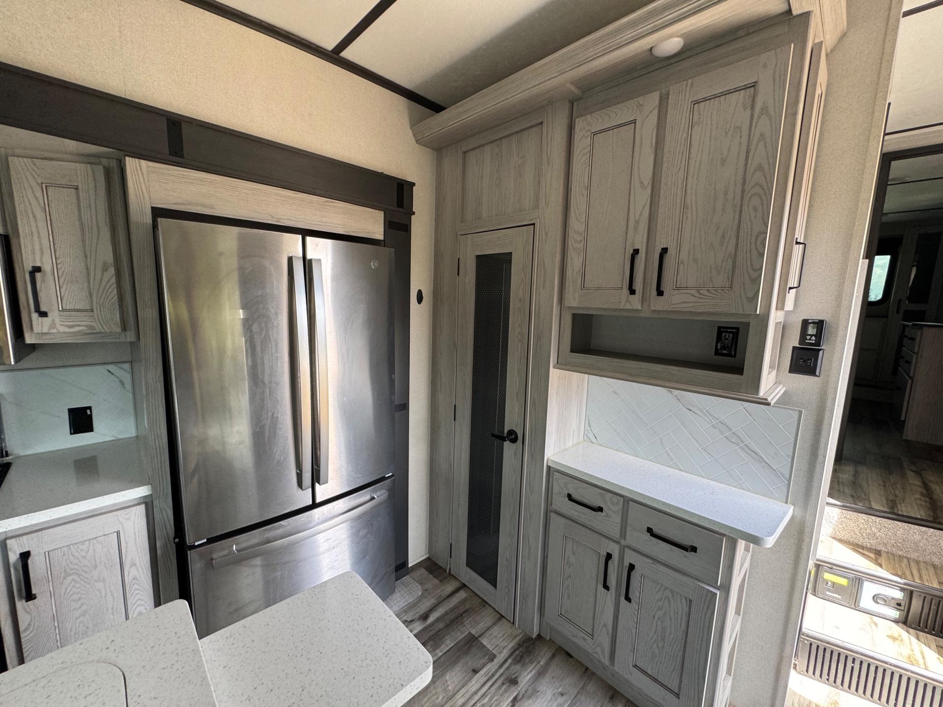 2022 Keystone 2022 Keystone Montana High Country - thumbnail 13