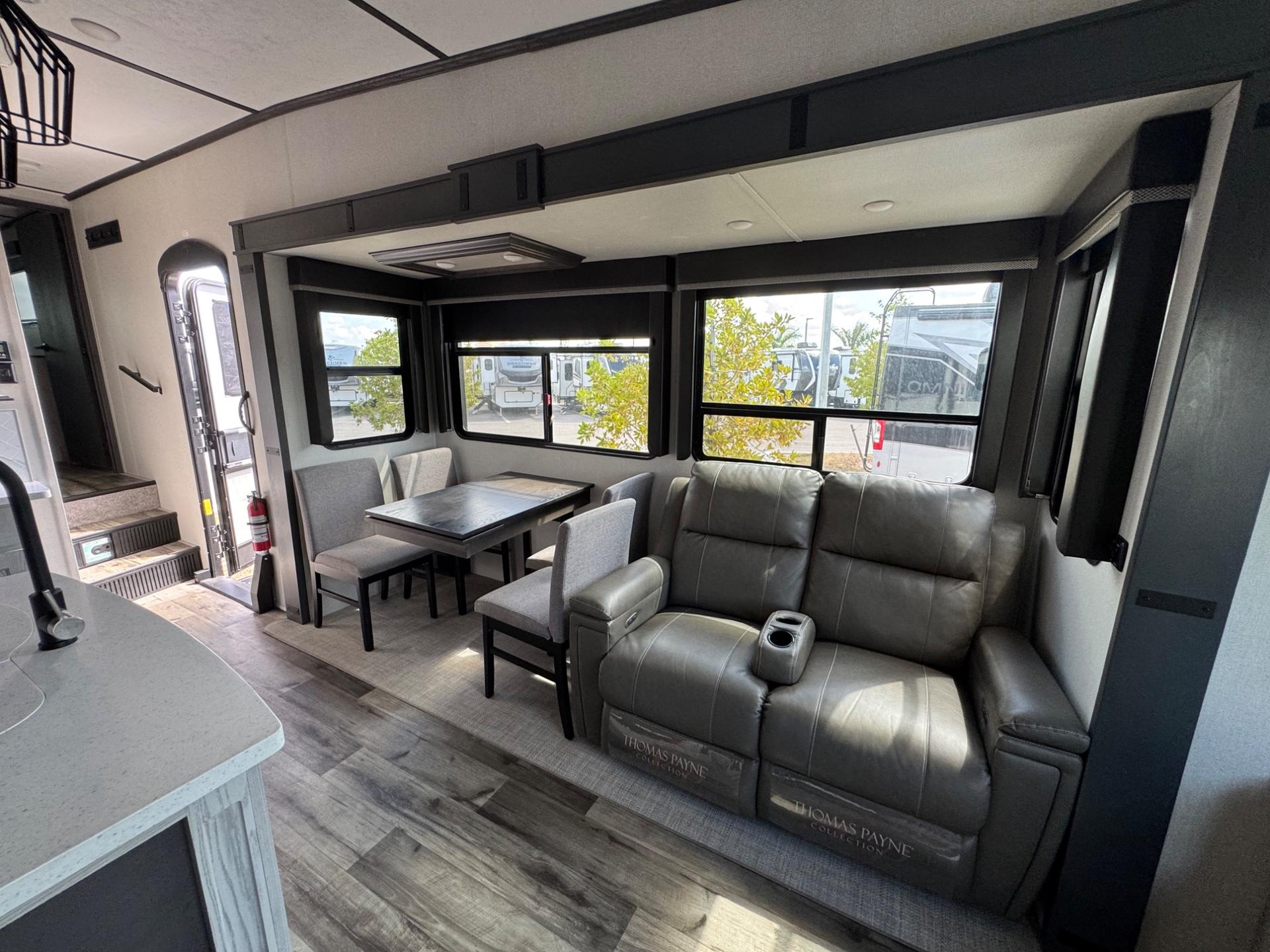 2022 Keystone 2022 Keystone Montana High Country - thumbnail 17