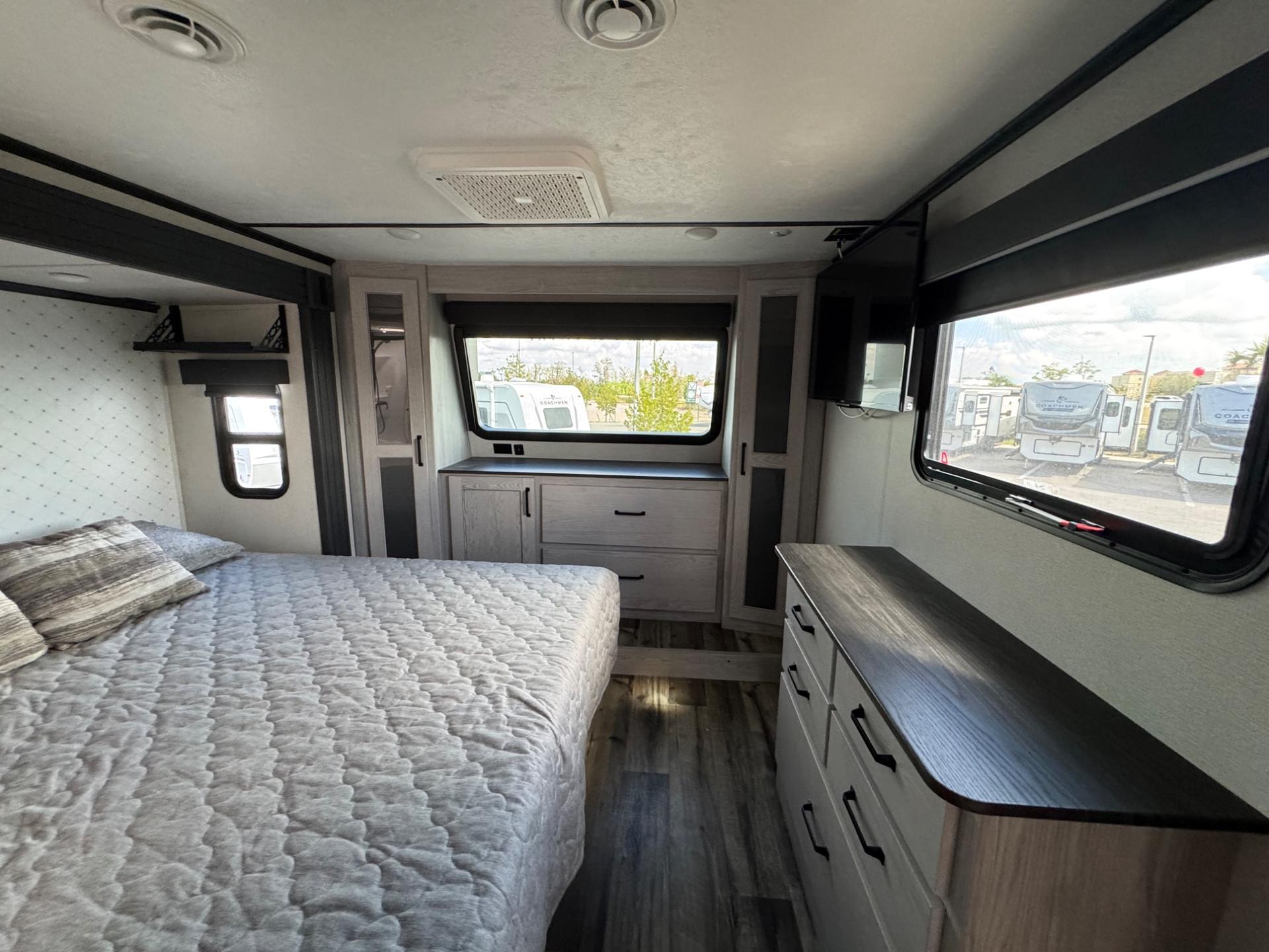 2022 Keystone 2022 Keystone Montana High Country - thumbnail 19