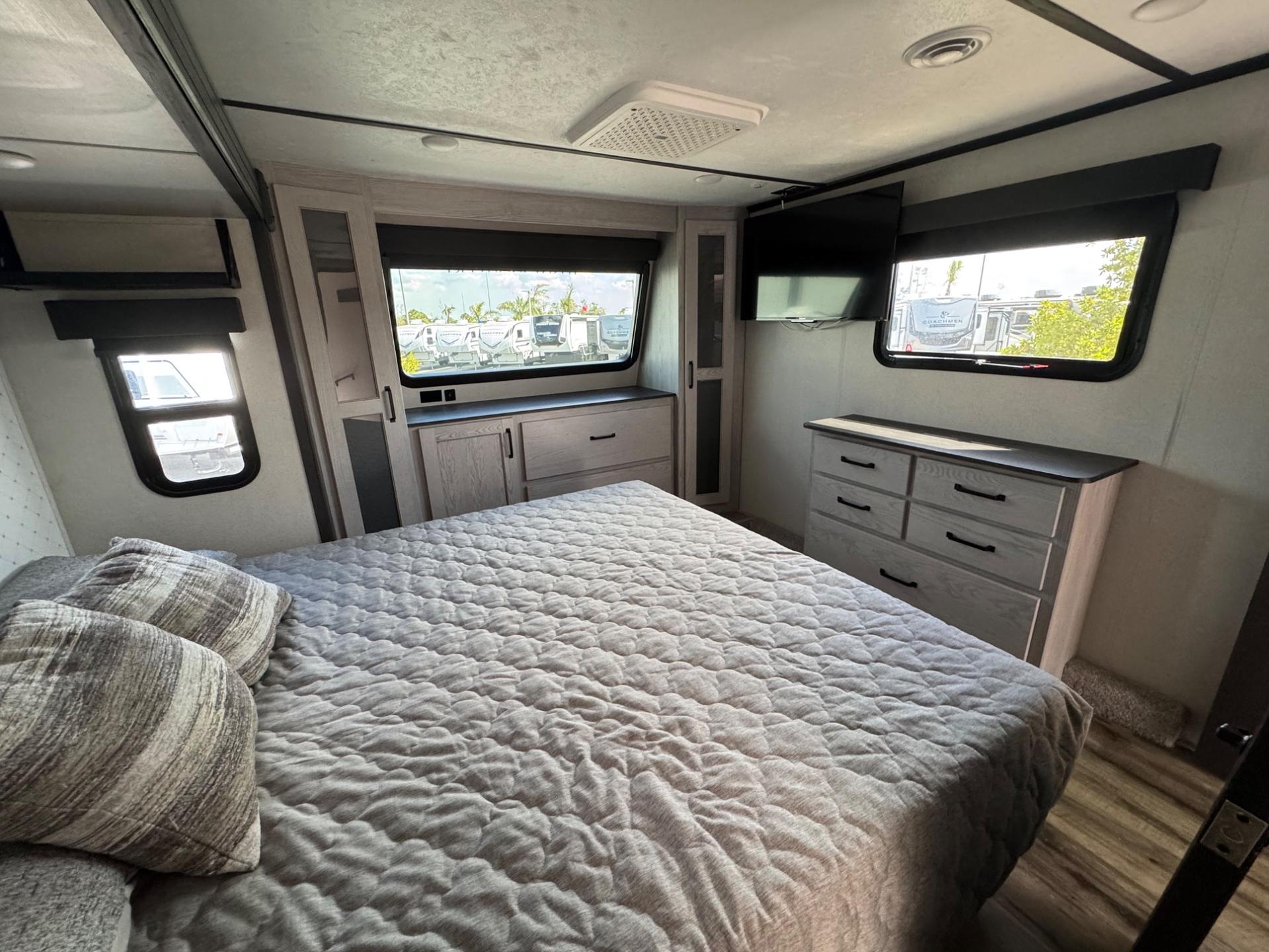 2022 Keystone 2022 Keystone Montana High Country - thumbnail 20