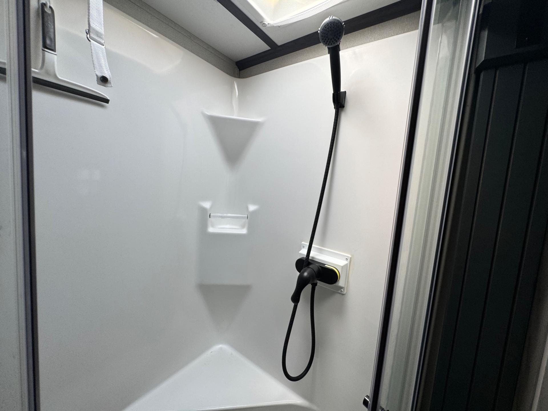 2022 Keystone 2022 Keystone Montana High Country - thumbnail 26