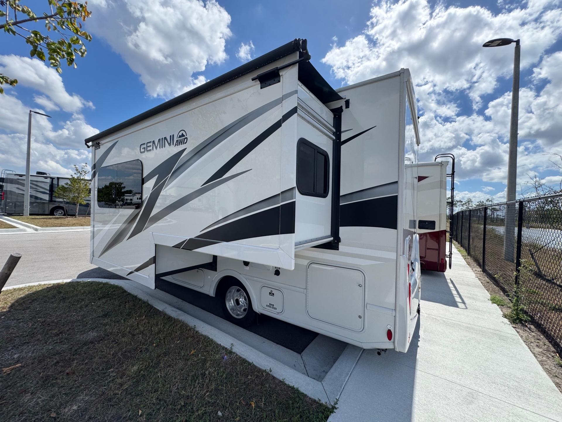 2025 Thor Motor Coach 2025 Thor Motor Coach Gemini - thumbnail 4