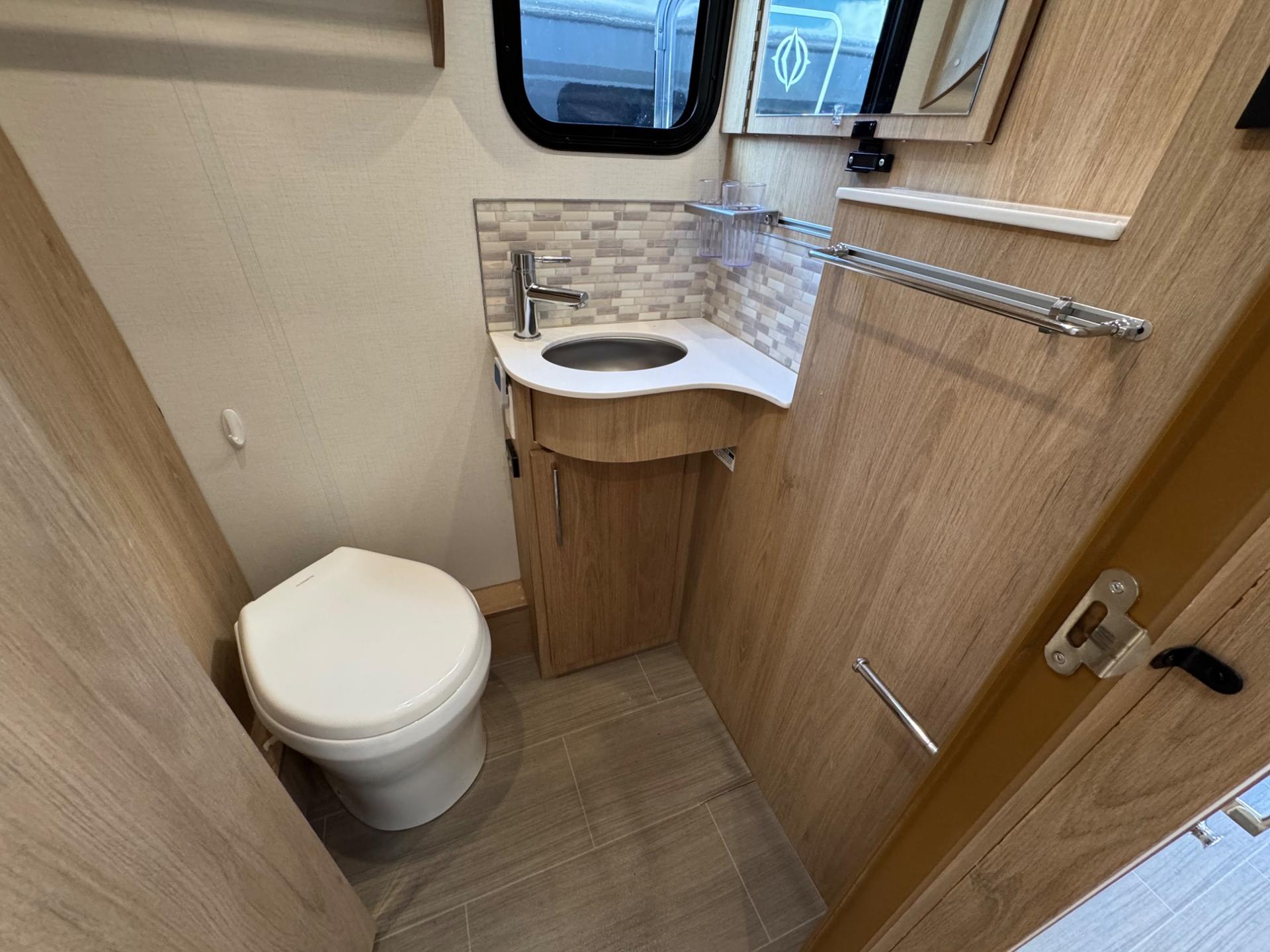 2019 Leisure Travel Vans 2019 Leisure Travel Vans Wonder - thumbnail 20