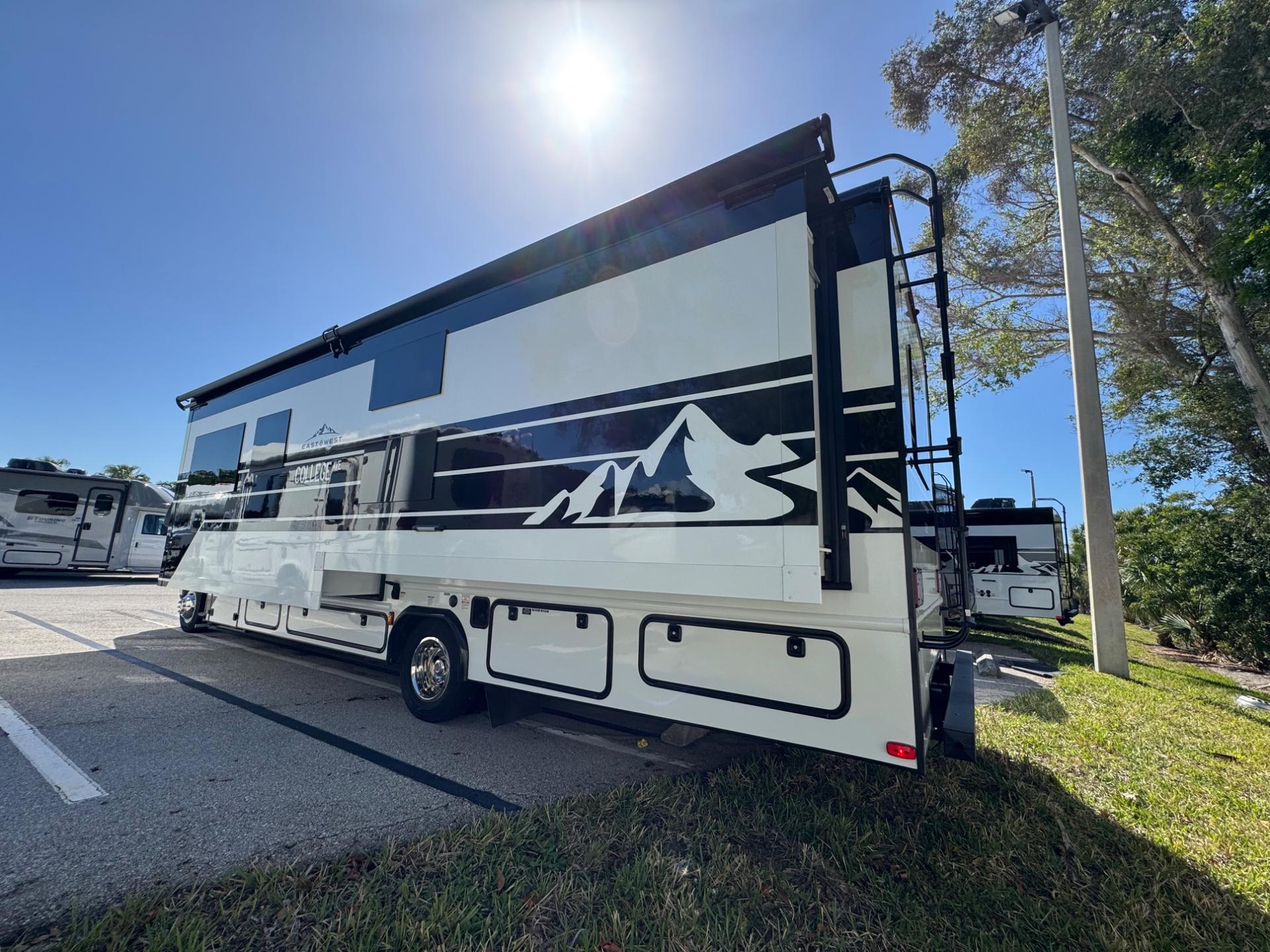 2026 East to West 2026 East to West College Avenue - thumbnail 4