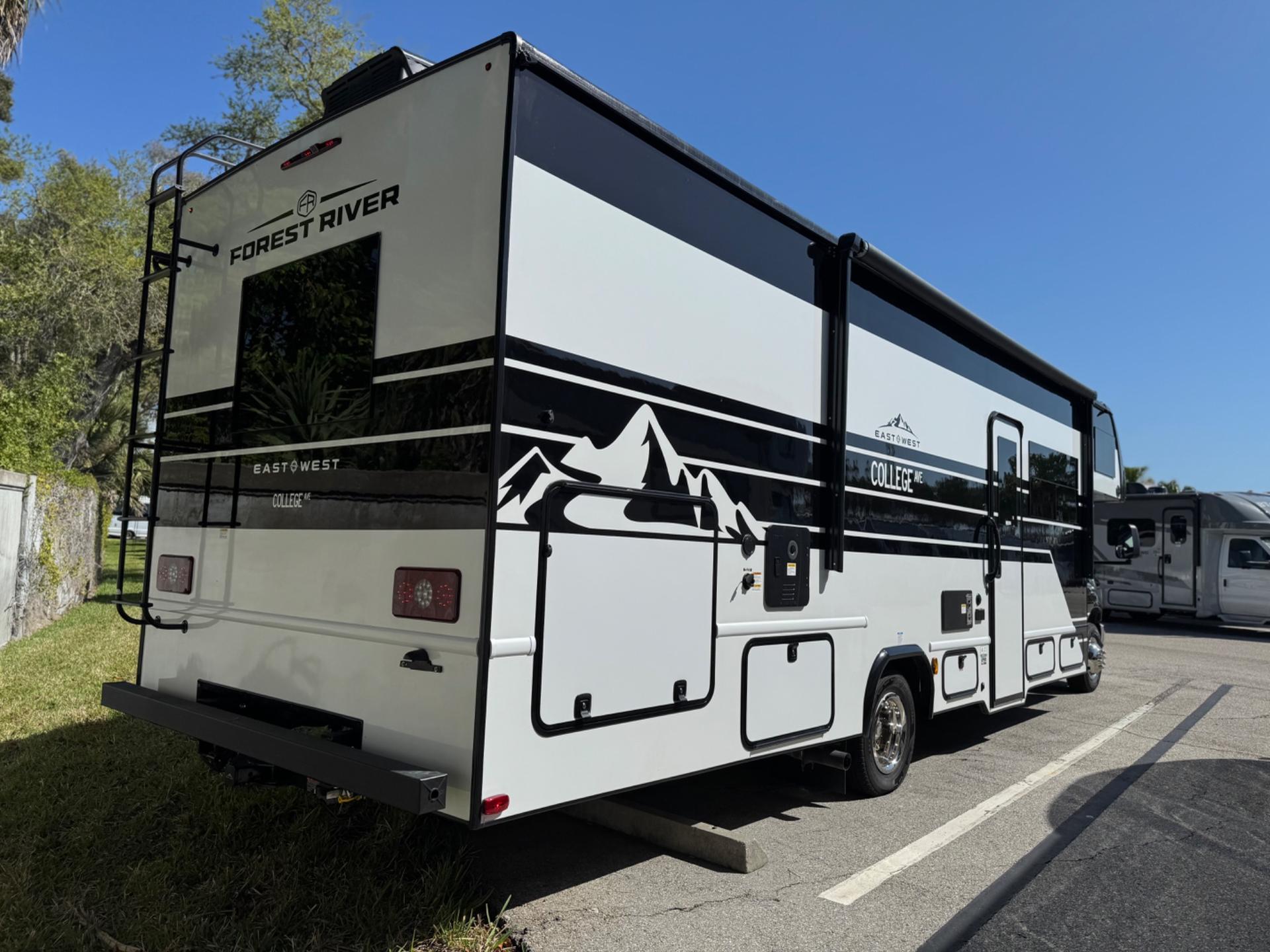 2026 East to West 2026 East to West College Avenue - thumbnail 5