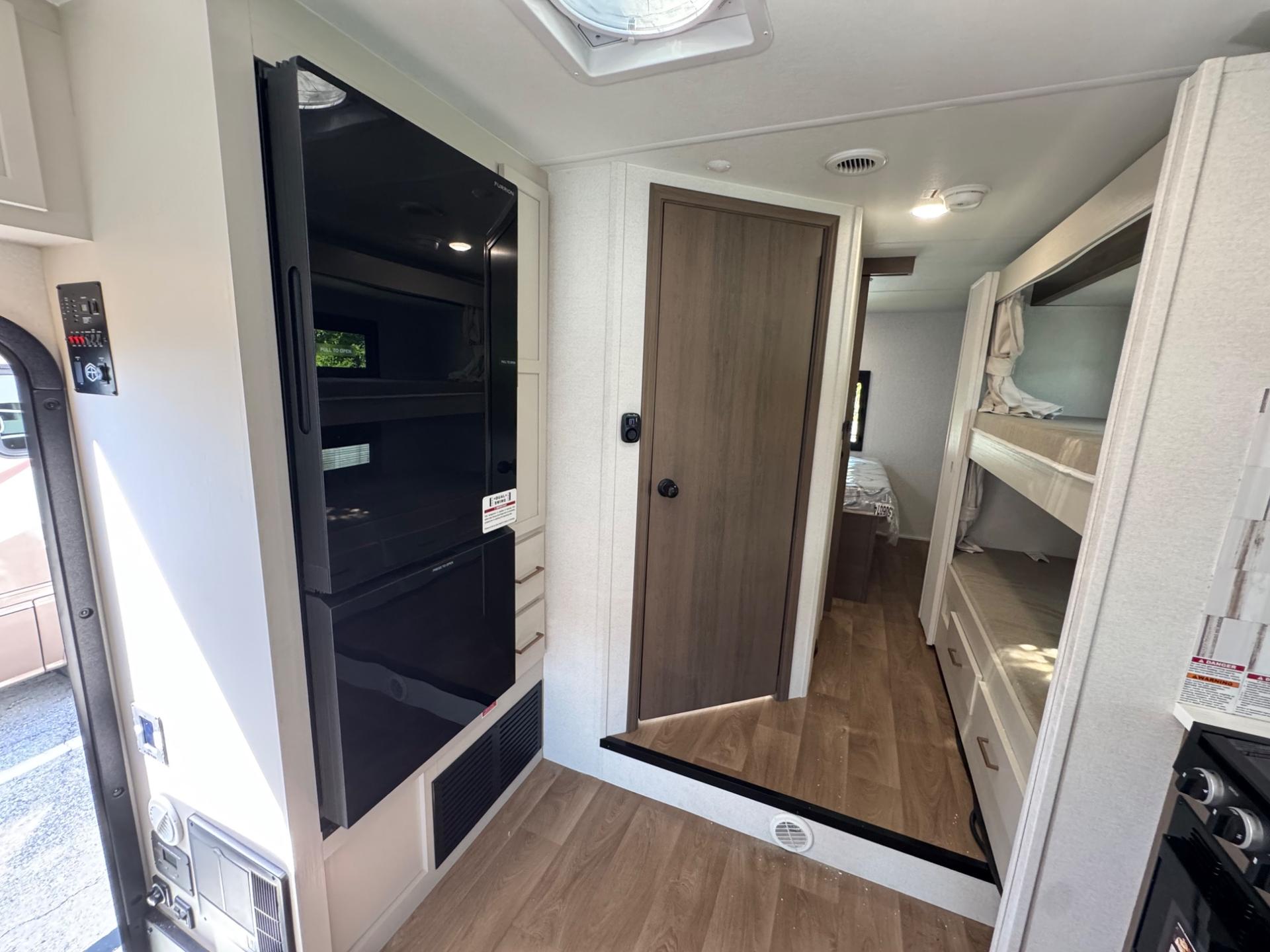 2026 East to West 2026 East to West College Avenue - thumbnail 15