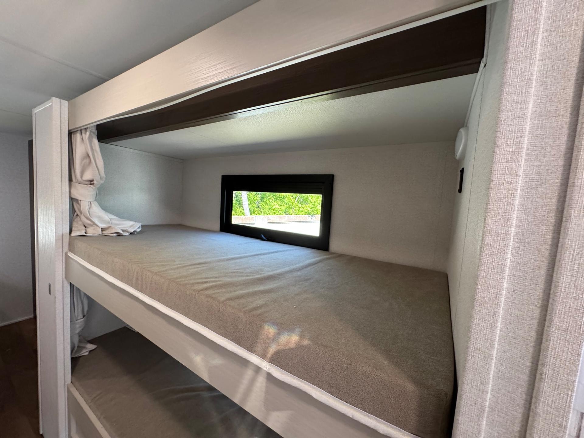 2026 East to West 2026 East to West College Avenue - thumbnail 17