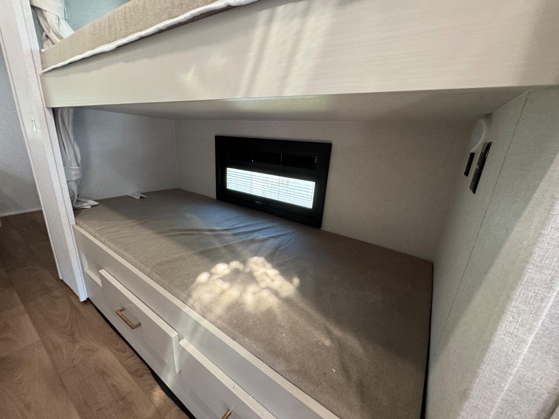 2026 East to West 2026 East to West College Avenue - thumbnail 18