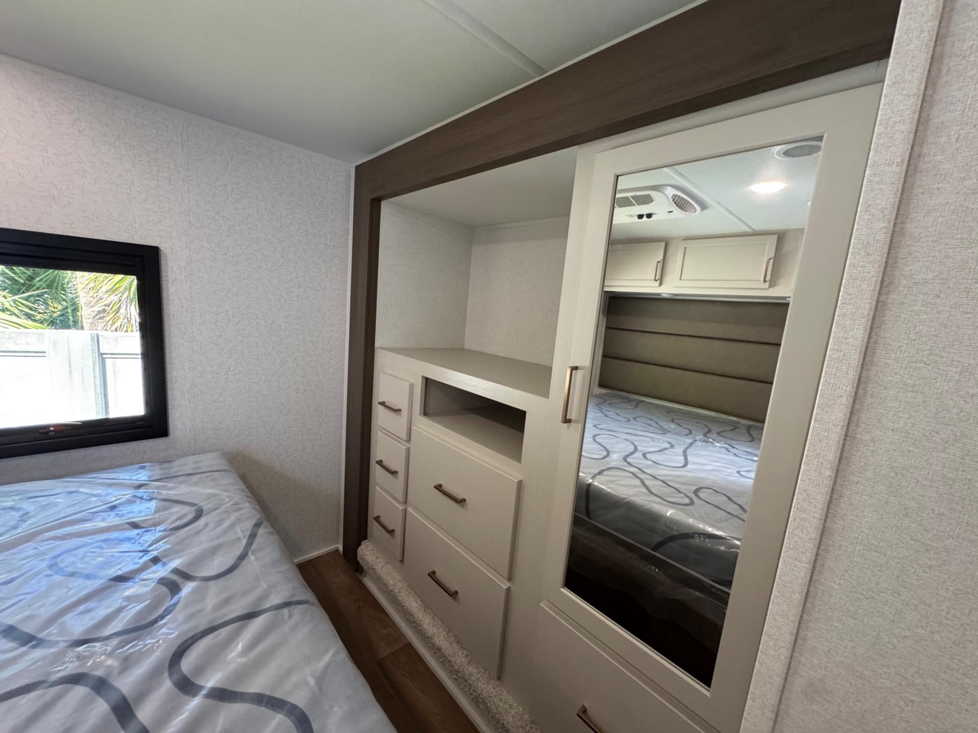 2026 East to West 2026 East to West College Avenue - thumbnail 21