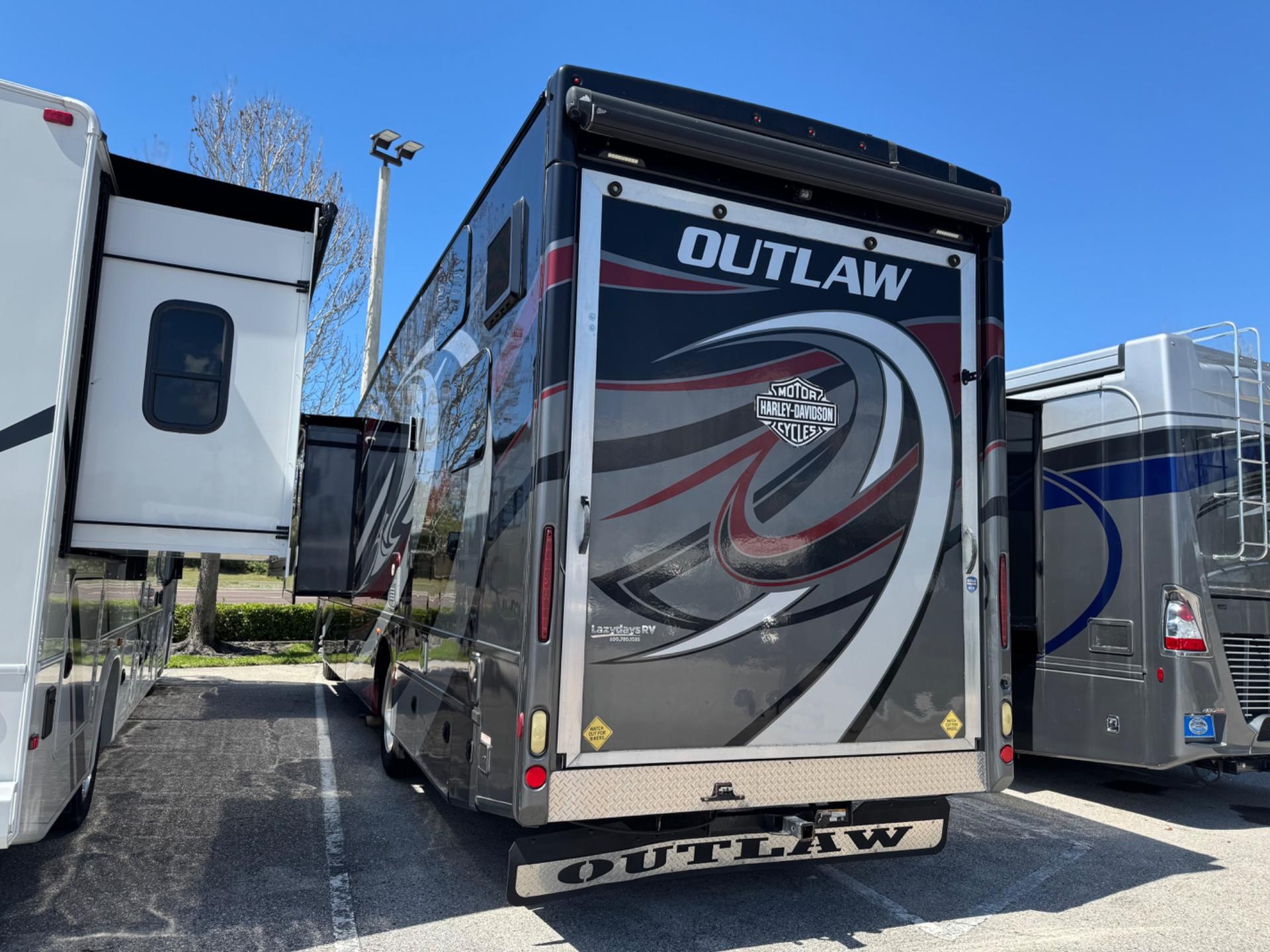 2019 Thor Motor Coach 2019 Thor Motor Coach Outlaw - thumbnail 3