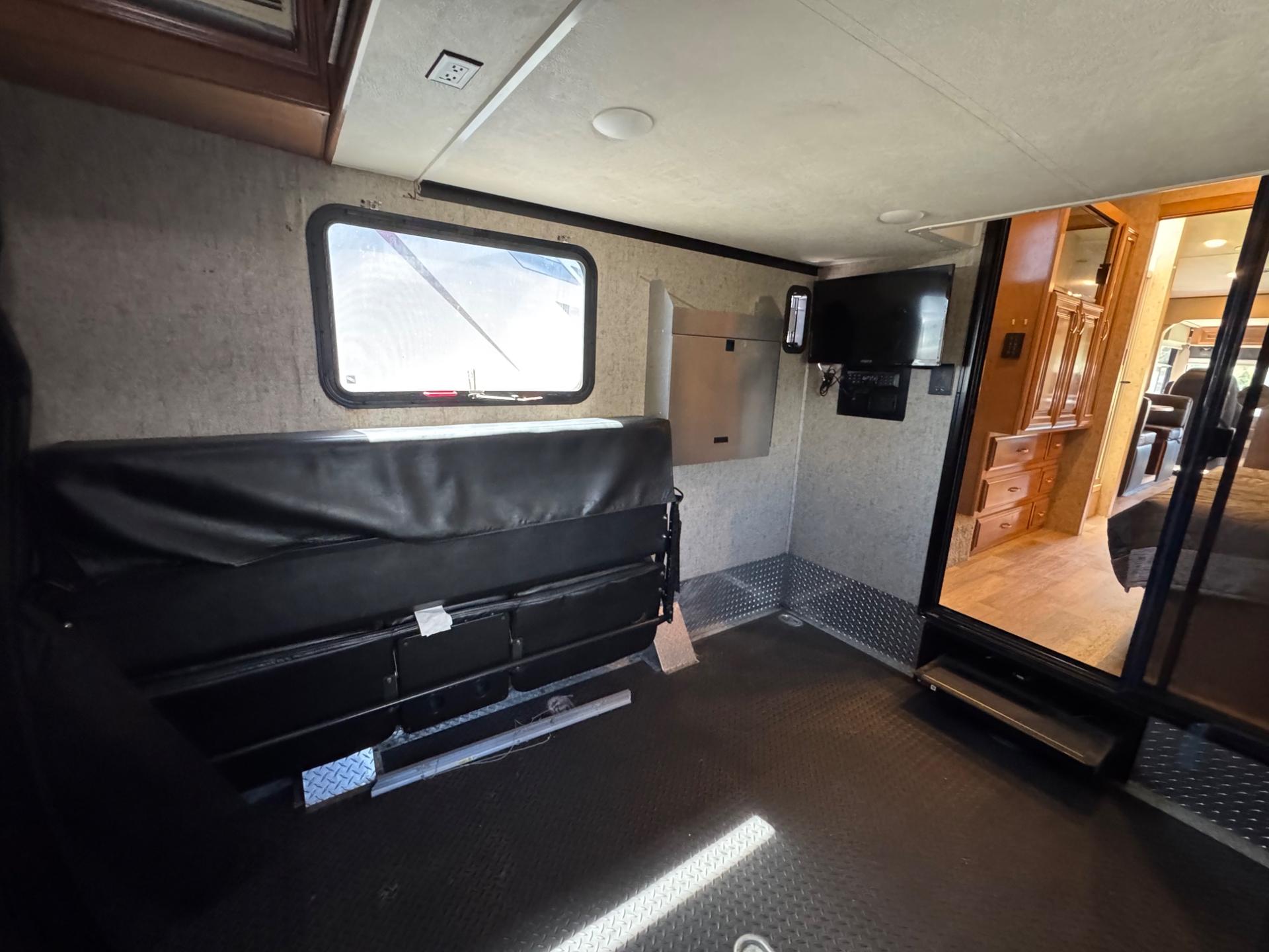 2019 Thor Motor Coach 2019 Thor Motor Coach Outlaw - thumbnail 20