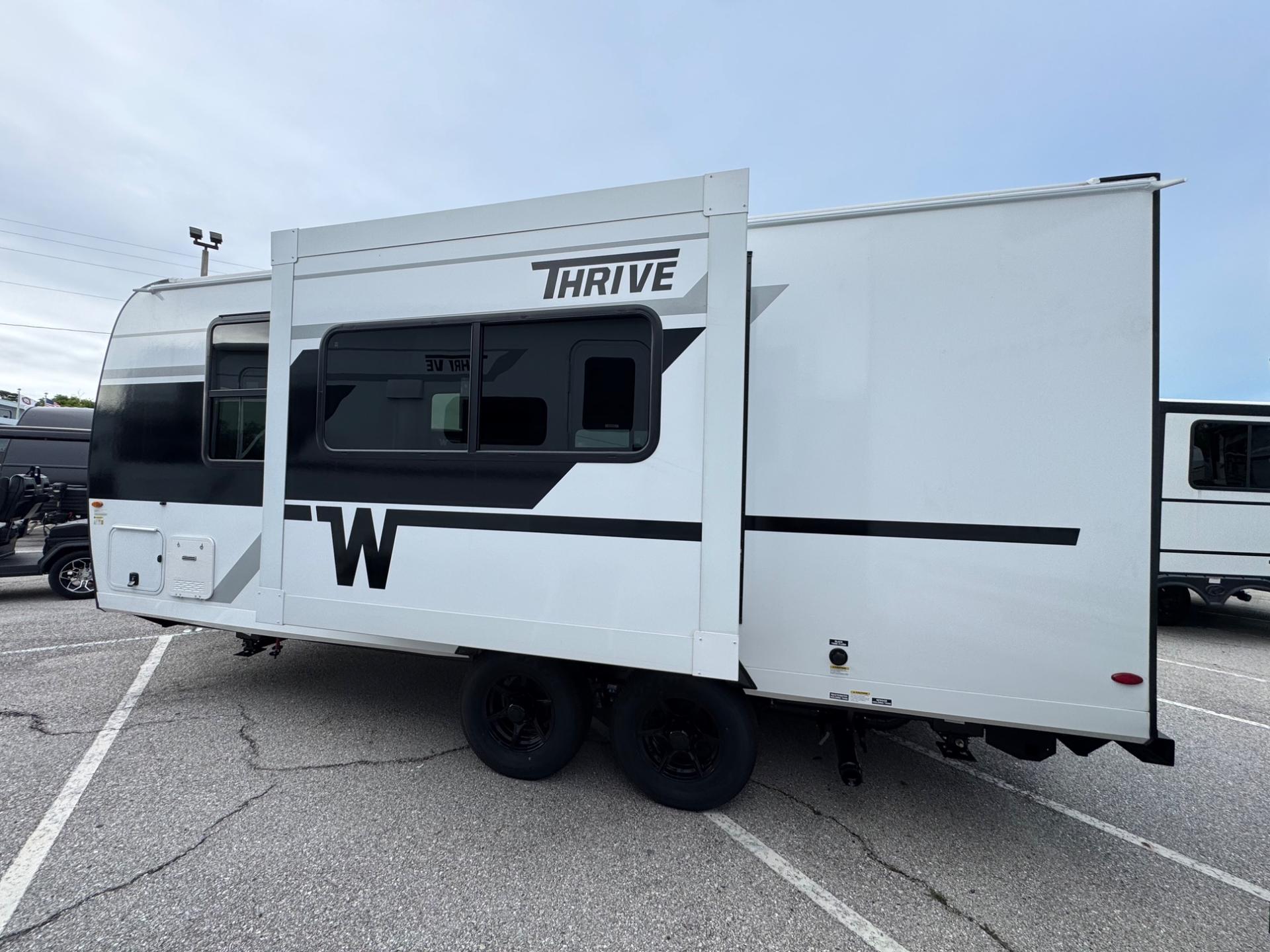 2026 Winnebago 2026 Winnebago Thrive - thumbnail 4