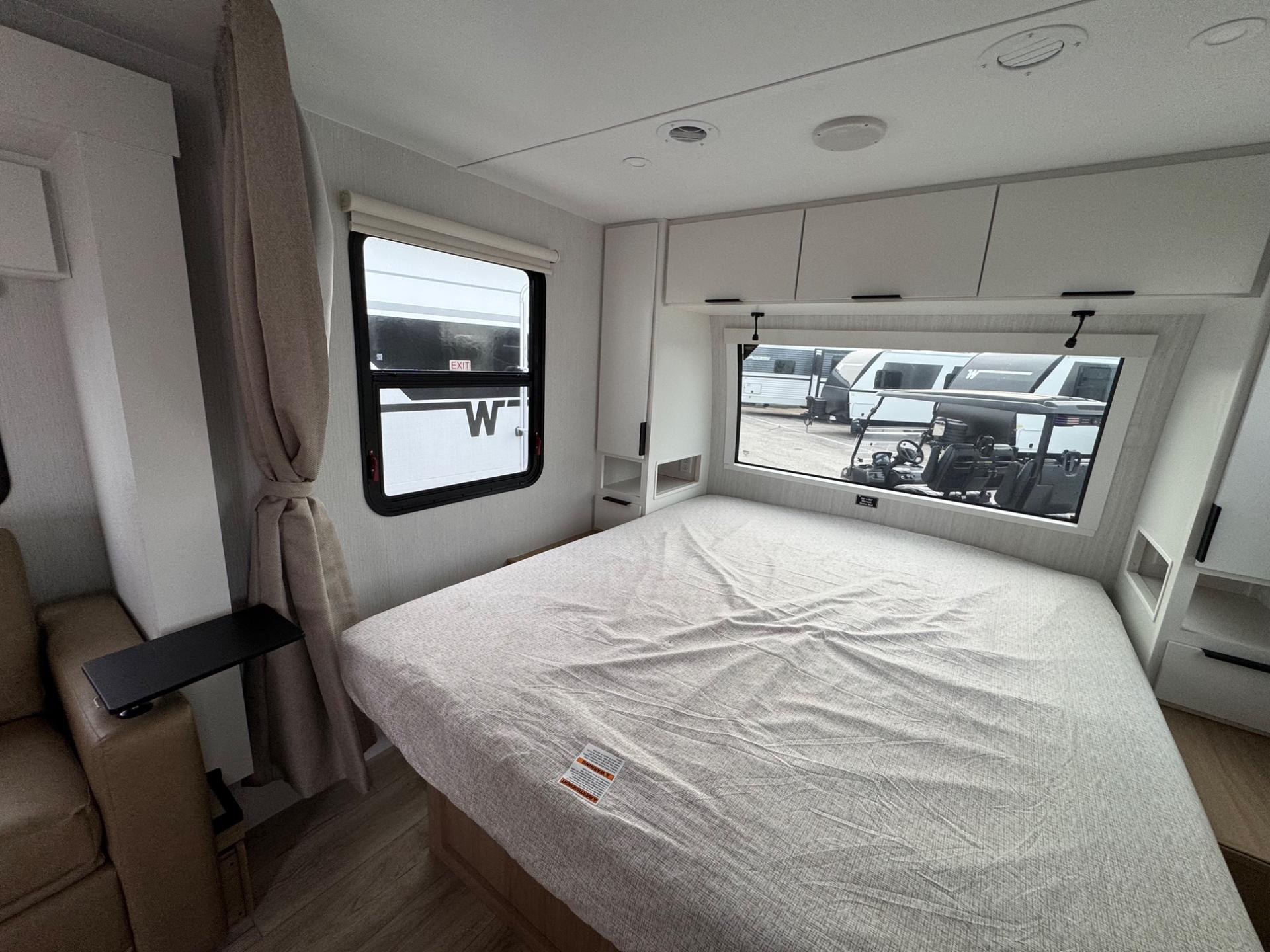 2026 Winnebago 2026 Winnebago Thrive - thumbnail 14