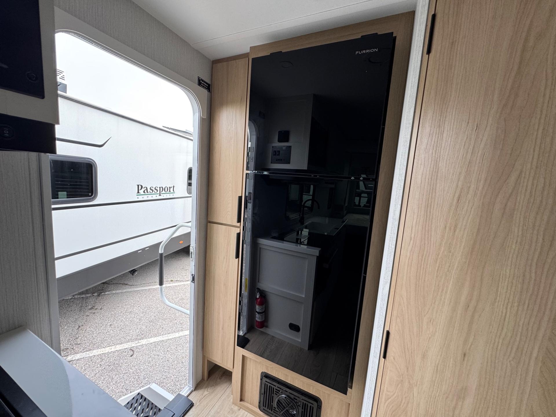 2026 Winnebago 2026 Winnebago Thrive - thumbnail 19