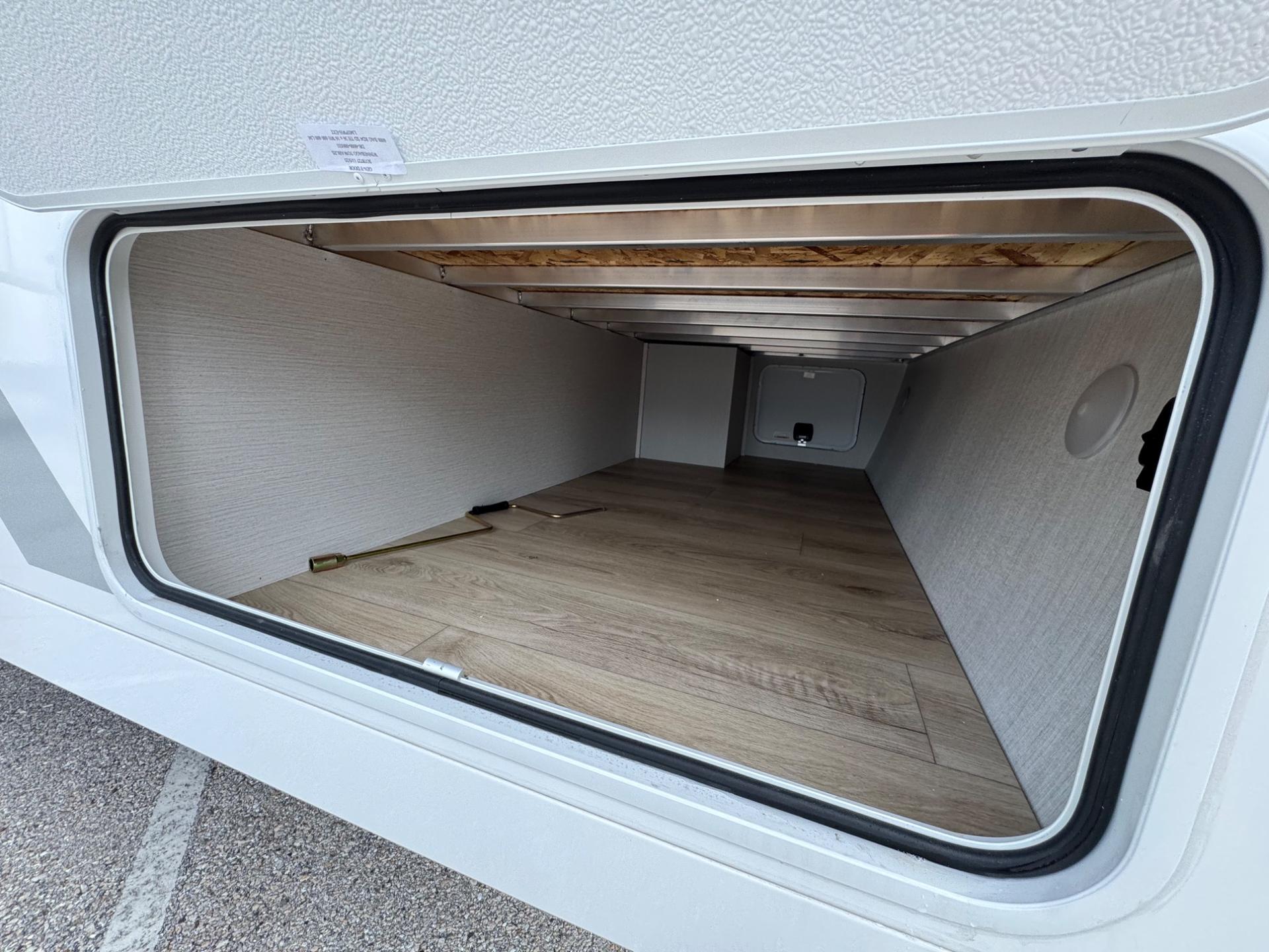 2026 Winnebago 2026 Winnebago Thrive - thumbnail 21