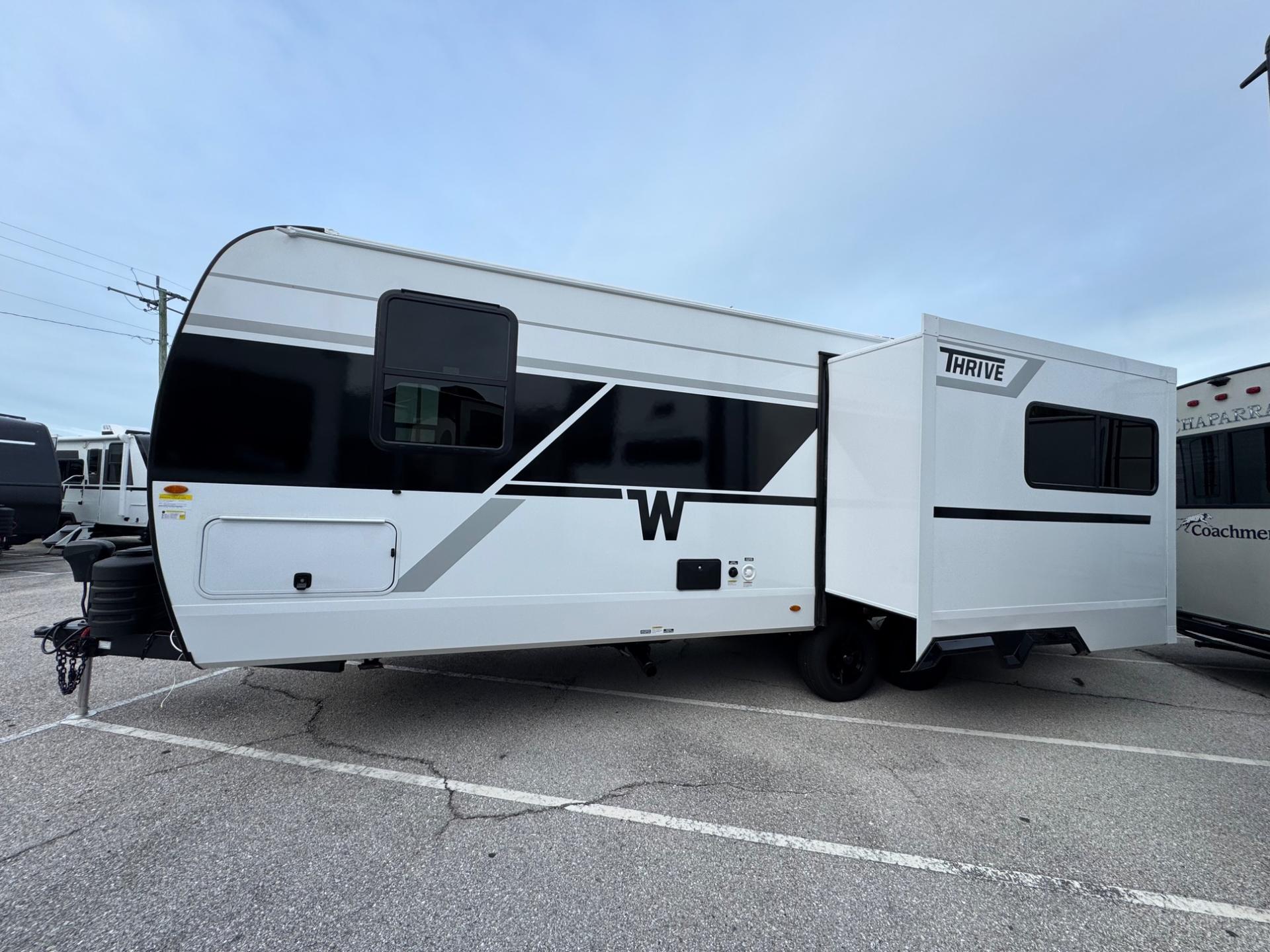 2026 Winnebago 2026 Winnebago Thrive - thumbnail 4