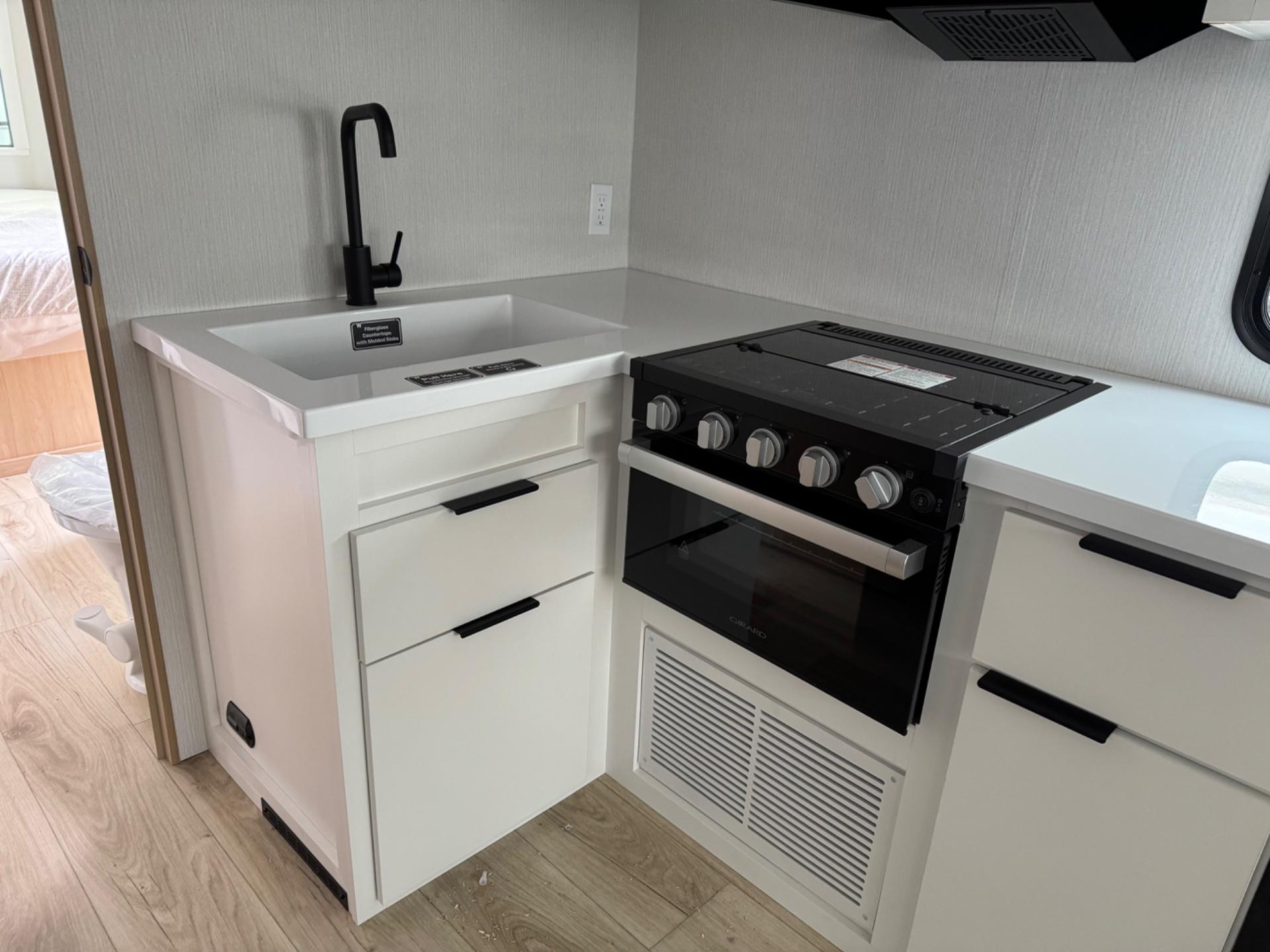 2026 Winnebago 2026 Winnebago Thrive - thumbnail 9