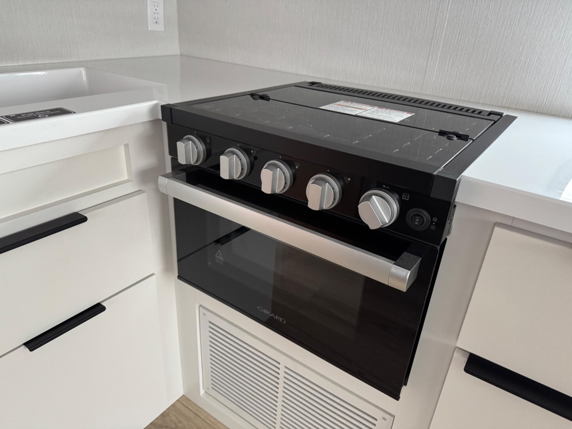 2026 Winnebago 2026 Winnebago Thrive - thumbnail 10