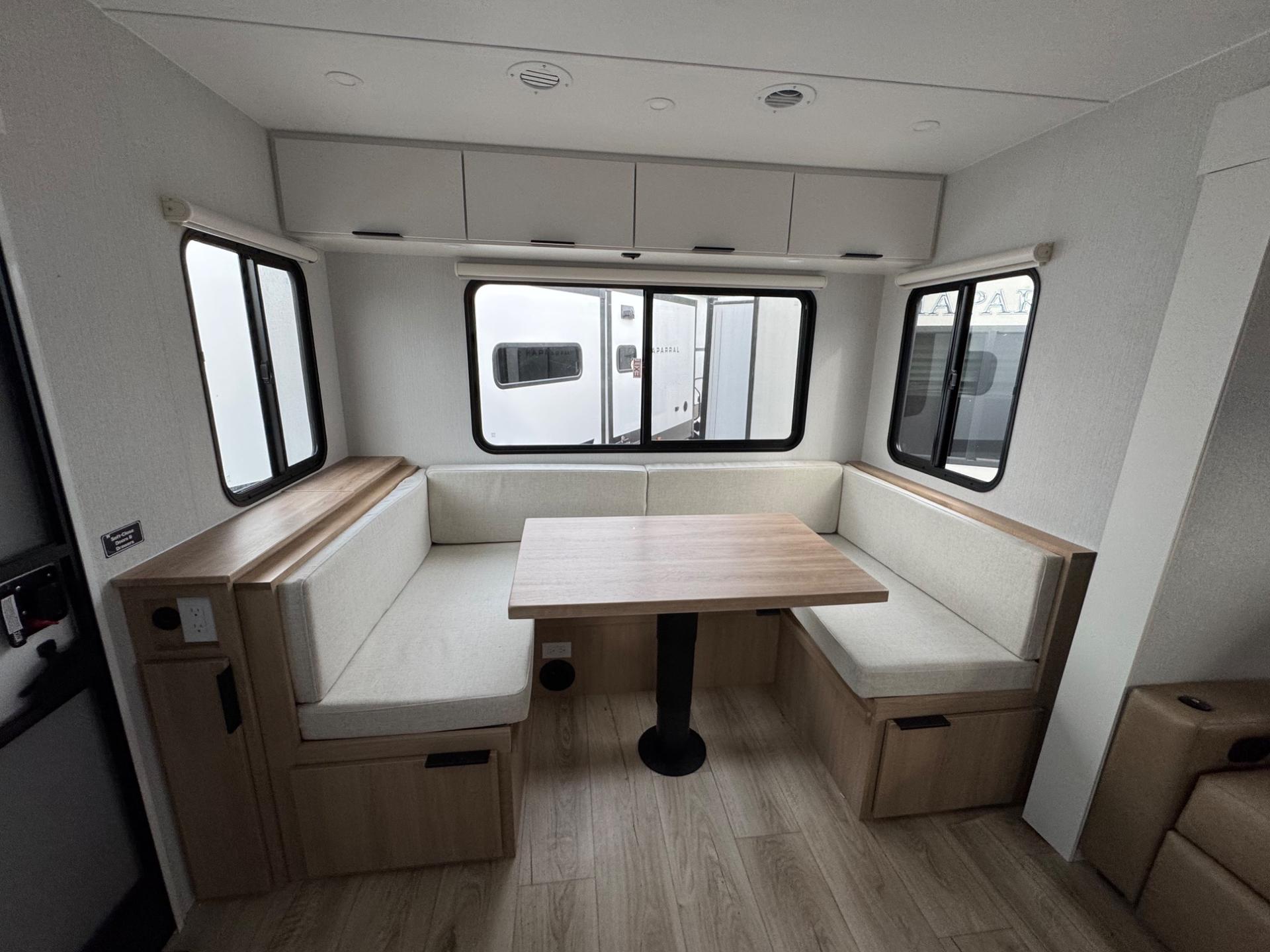 2026 Winnebago 2026 Winnebago Thrive - thumbnail 12