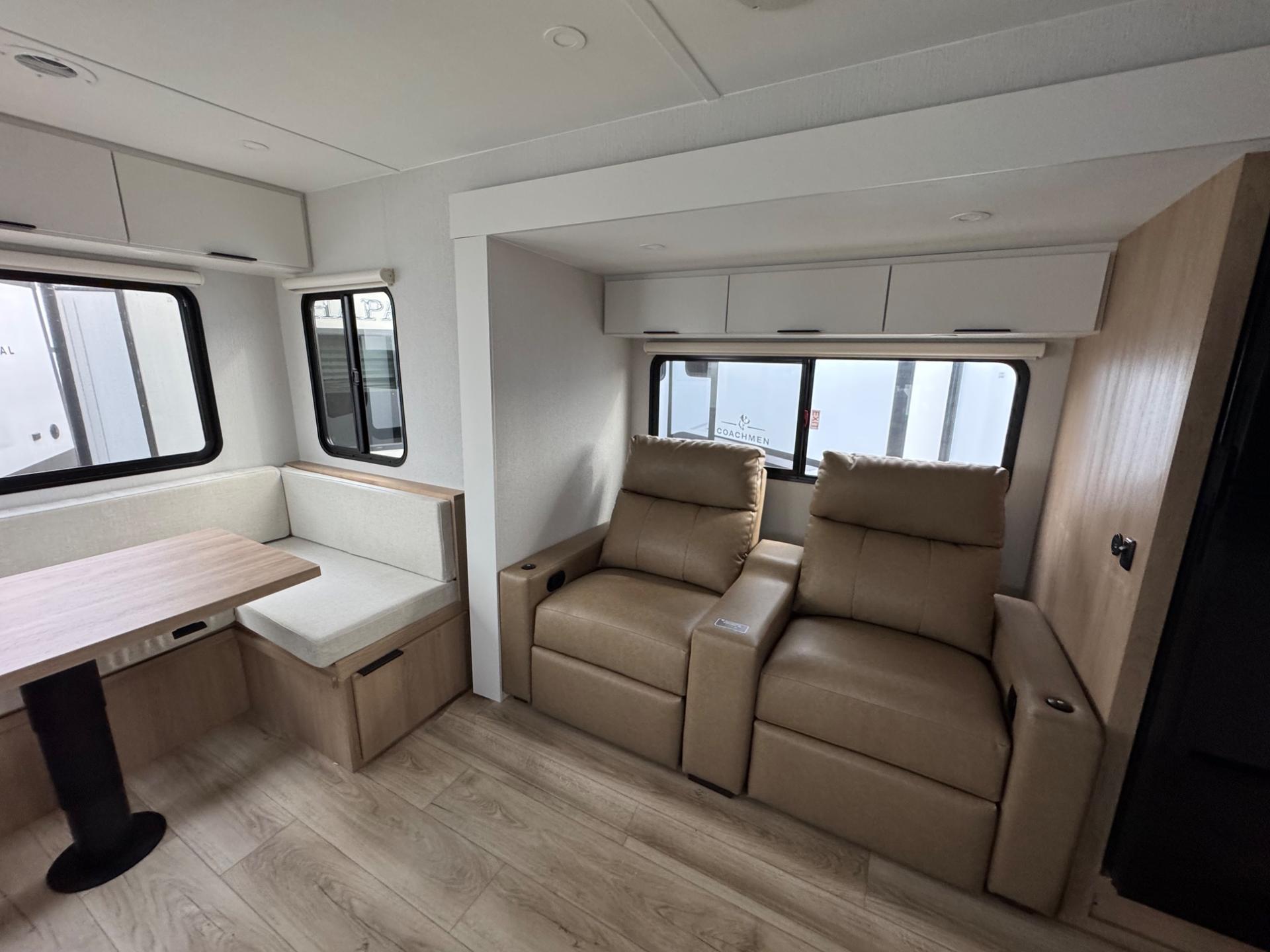 2026 Winnebago 2026 Winnebago Thrive - thumbnail 13