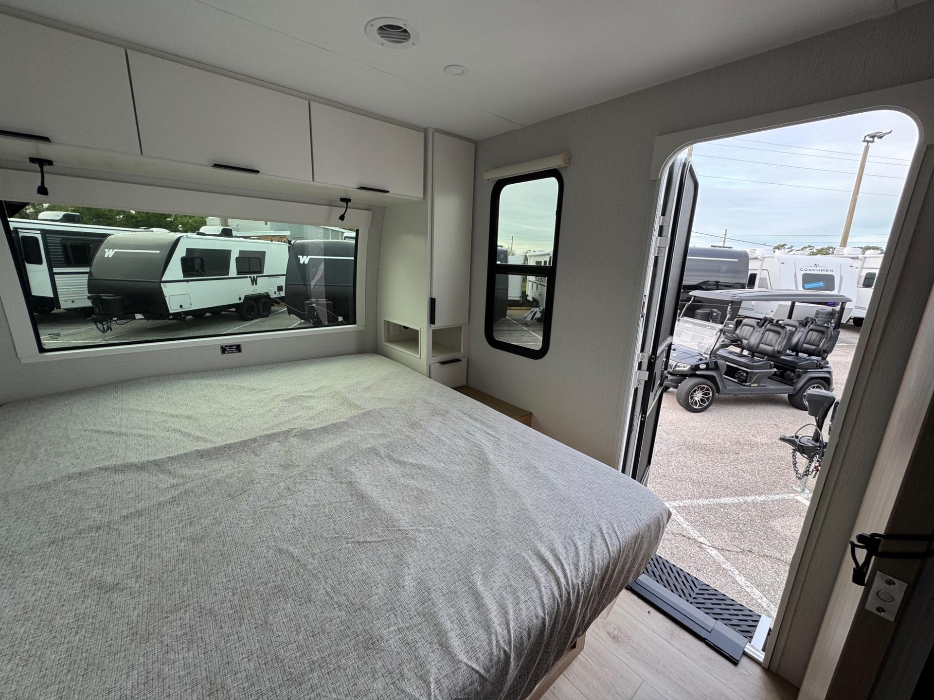 2026 Winnebago 2026 Winnebago Thrive - thumbnail 17