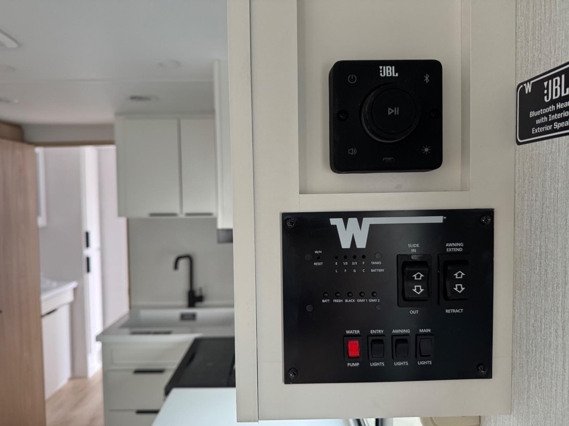 2026 Winnebago 2026 Winnebago Thrive - thumbnail 22