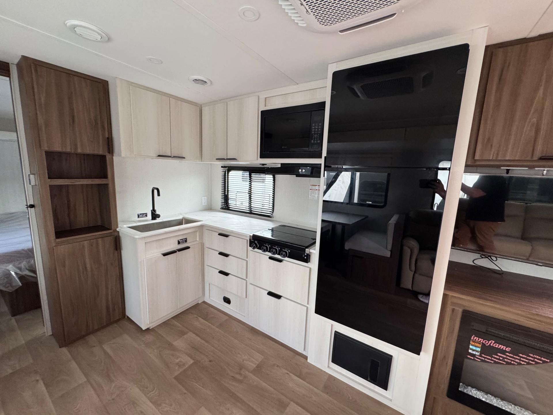 2026 Winnebago 2026 Winnebago Access - thumbnail 8