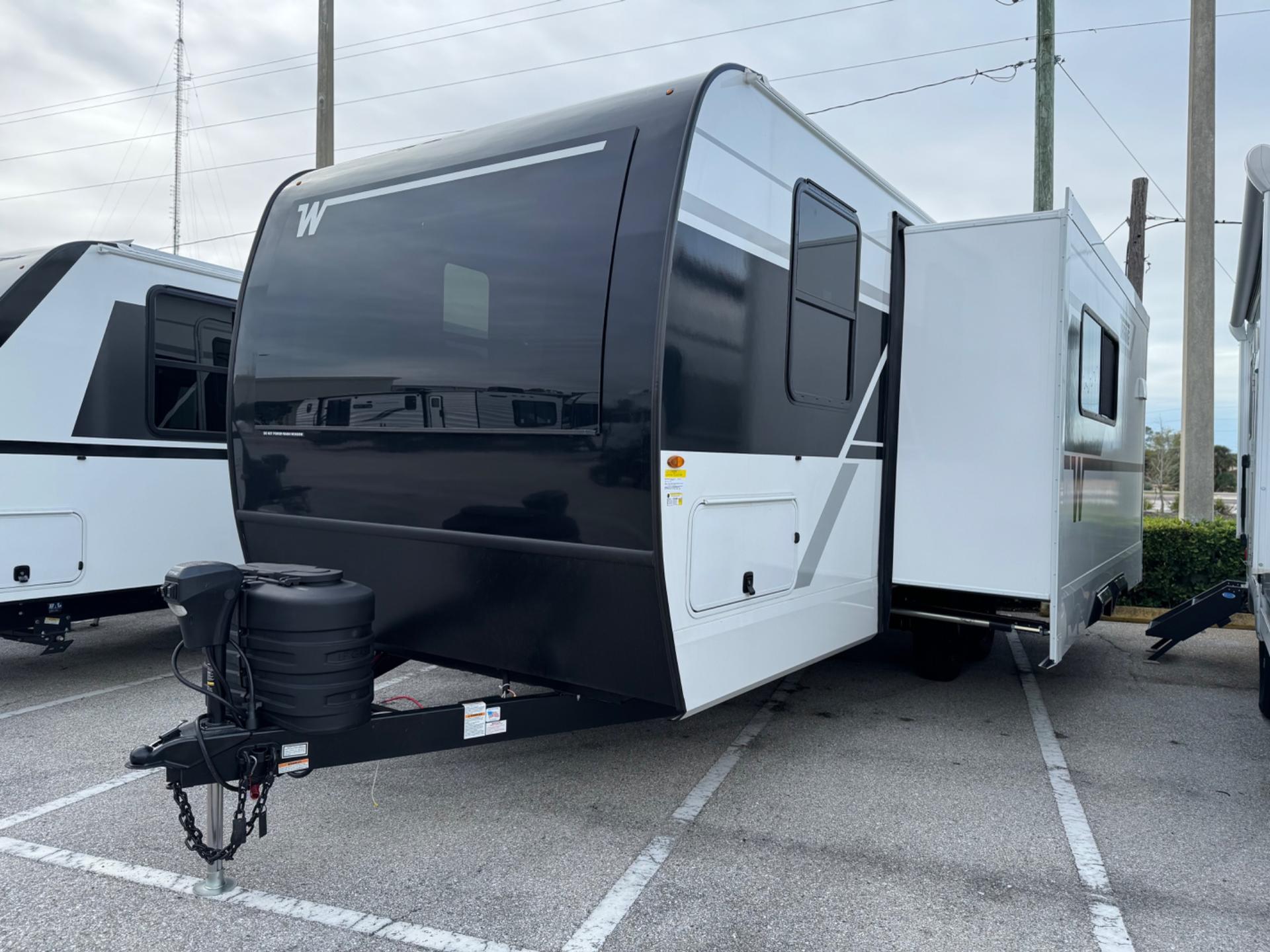 2026 Winnebago 2026 Winnebago Thrive - thumbnail 3