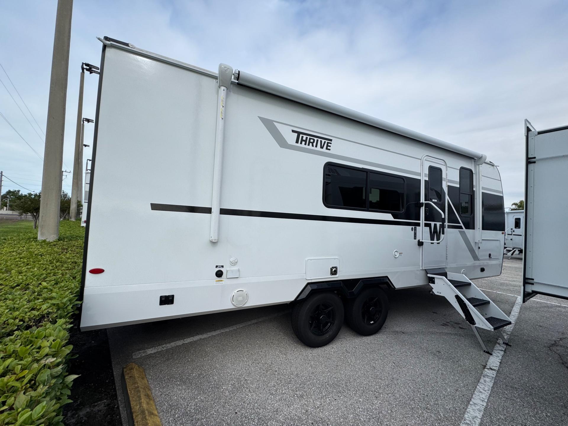 2026 Winnebago 2026 Winnebago Thrive - thumbnail 4