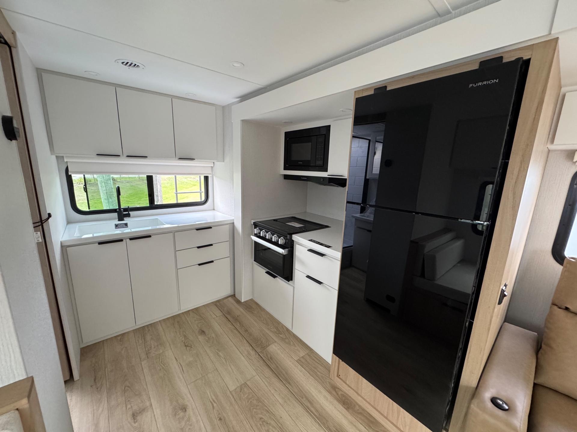 2026 Winnebago 2026 Winnebago Thrive - thumbnail 7