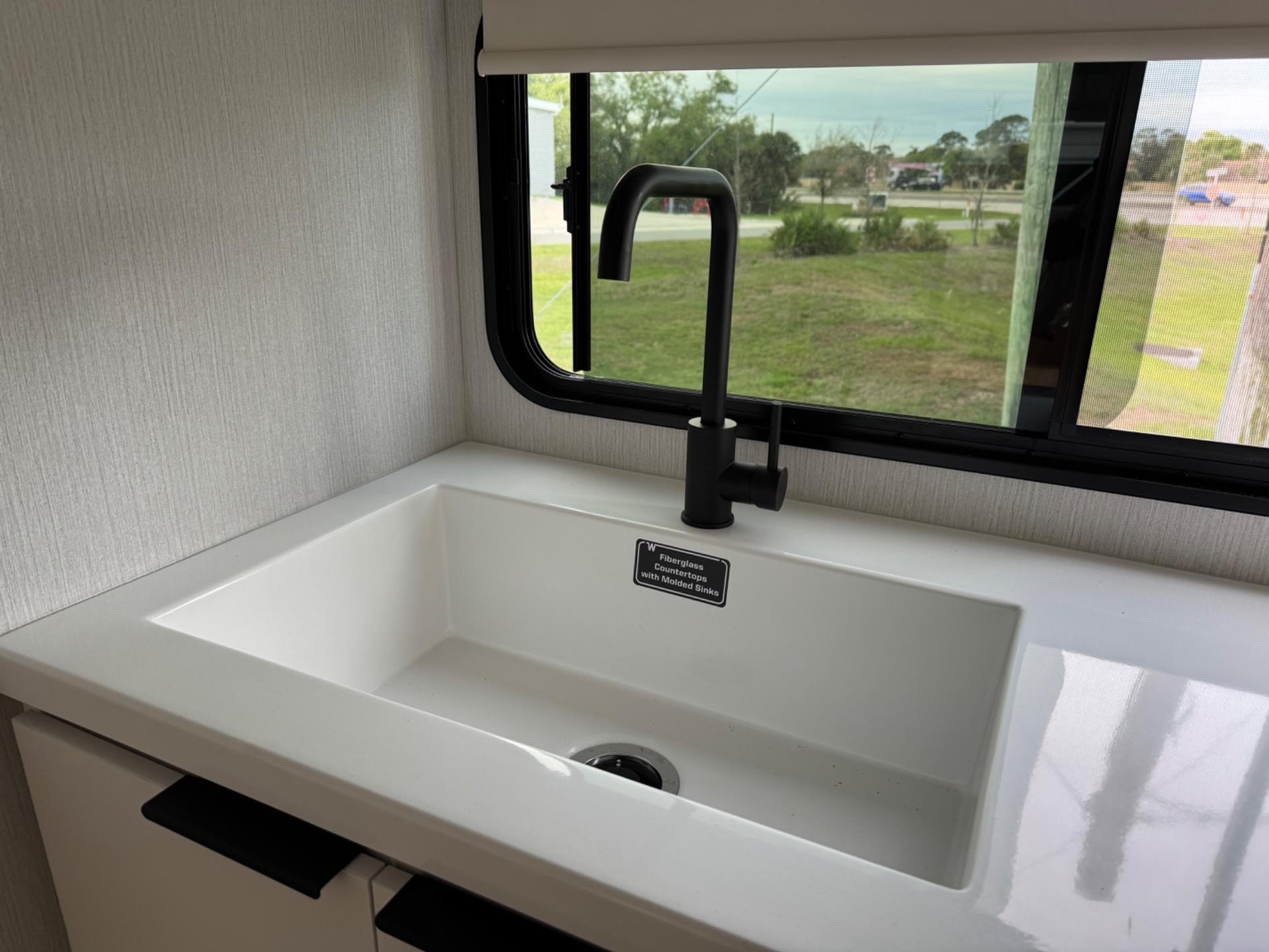 2026 Winnebago 2026 Winnebago Thrive - thumbnail 10