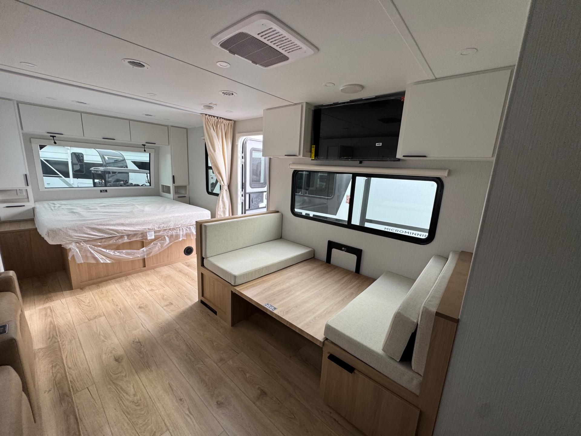 2026 Winnebago 2026 Winnebago Thrive - thumbnail 11