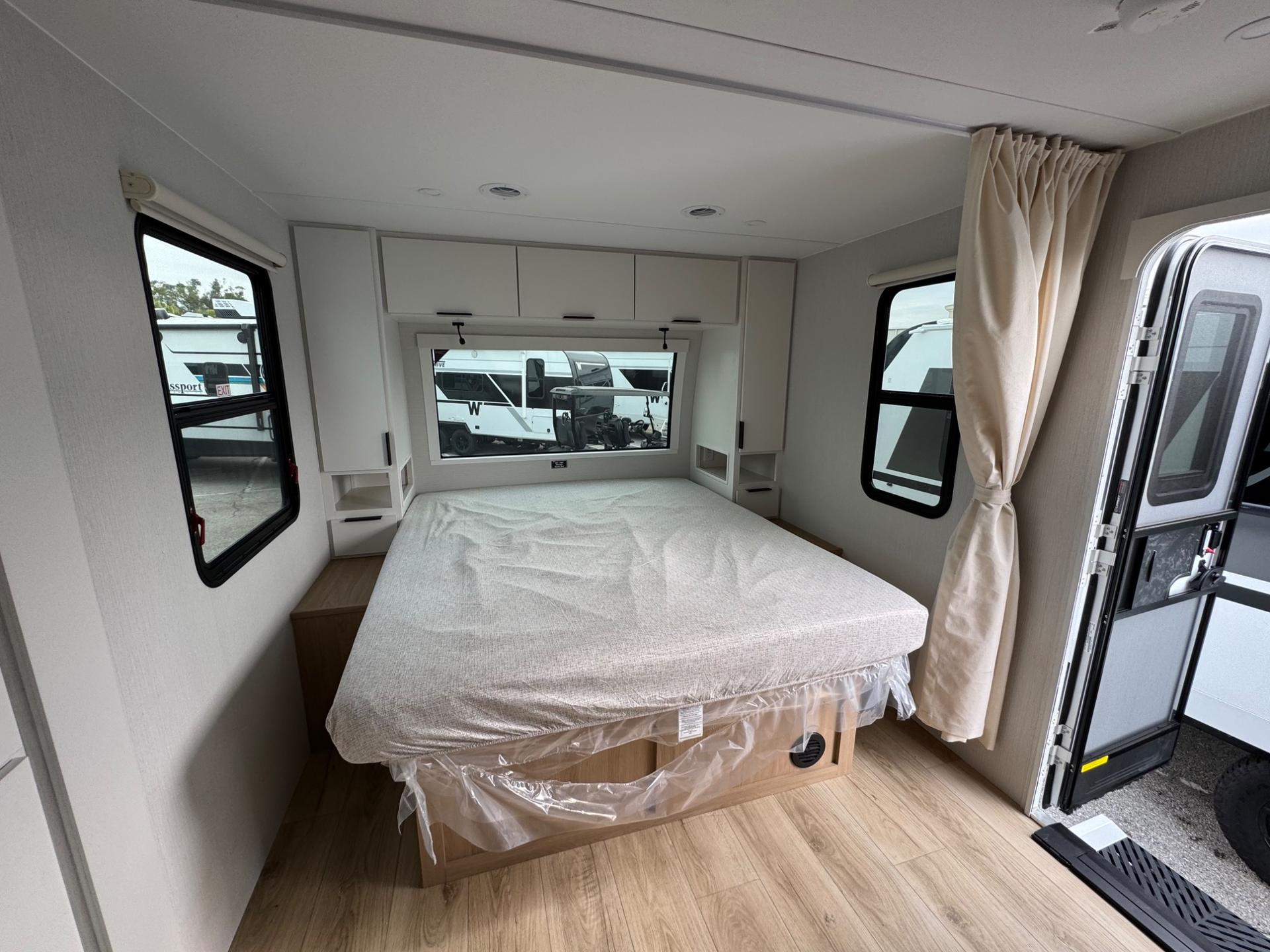 2026 Winnebago 2026 Winnebago Thrive - thumbnail 14