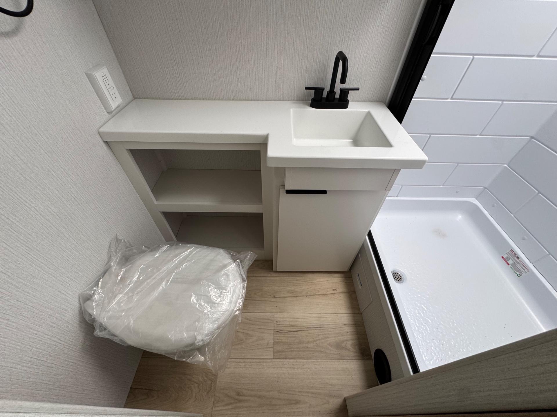 2026 Winnebago 2026 Winnebago Thrive - thumbnail 17