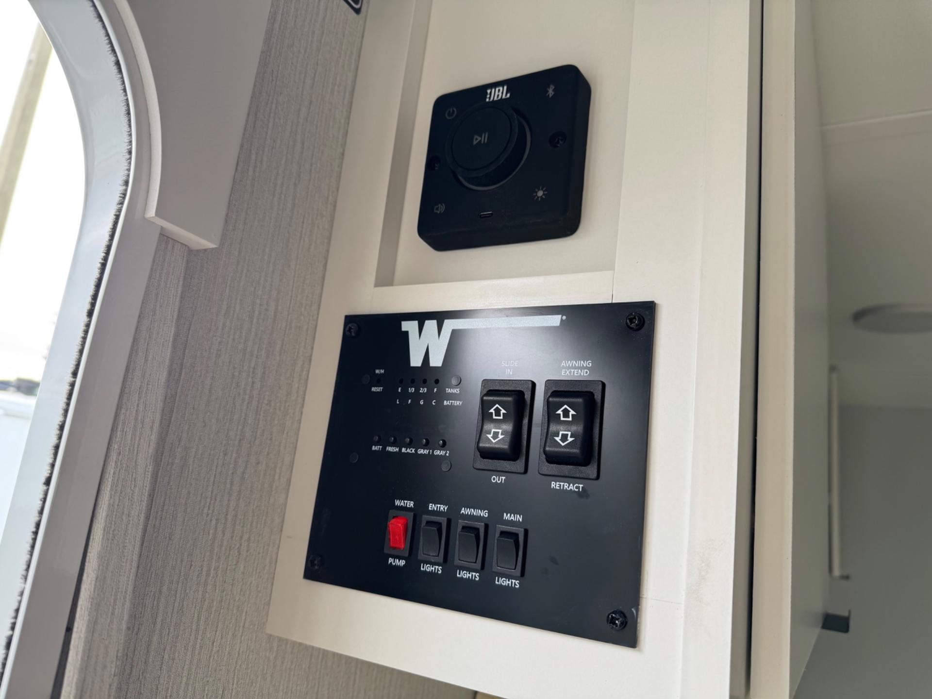 2026 Winnebago 2026 Winnebago Thrive - thumbnail 19