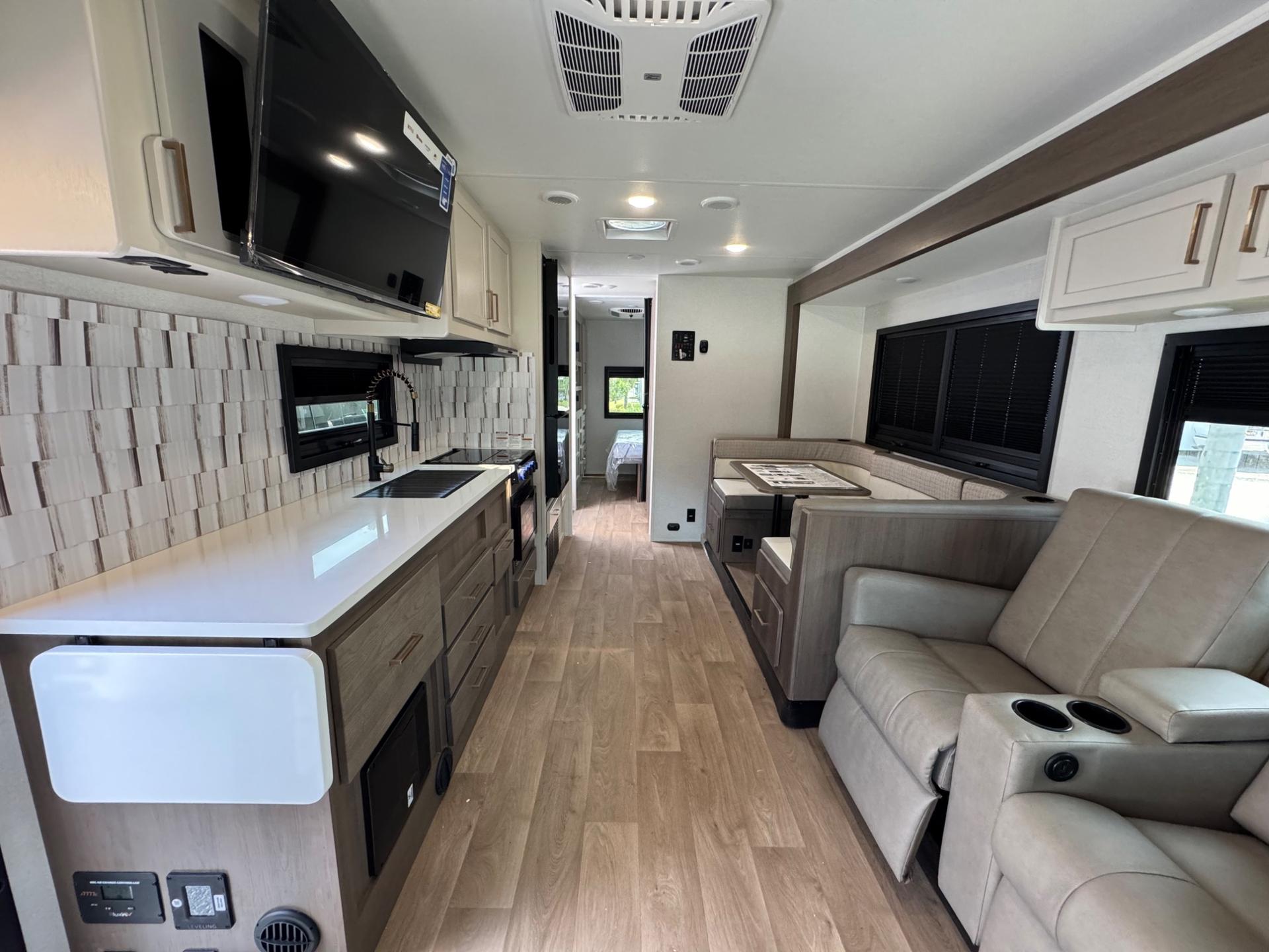 2026 East to West 2026 East to West College Avenue - thumbnail 8