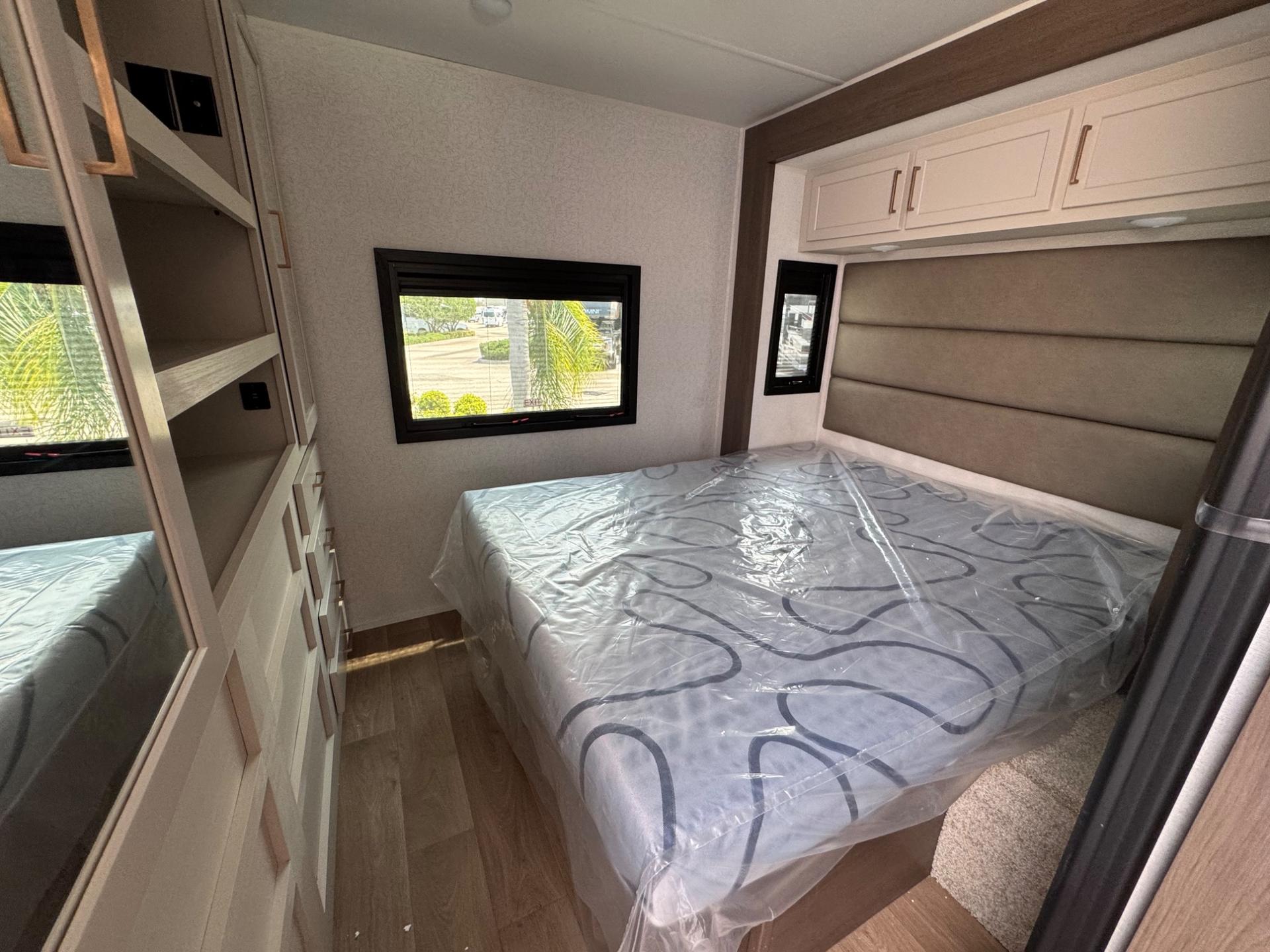 2026 East to West 2026 East to West College Avenue - thumbnail 16