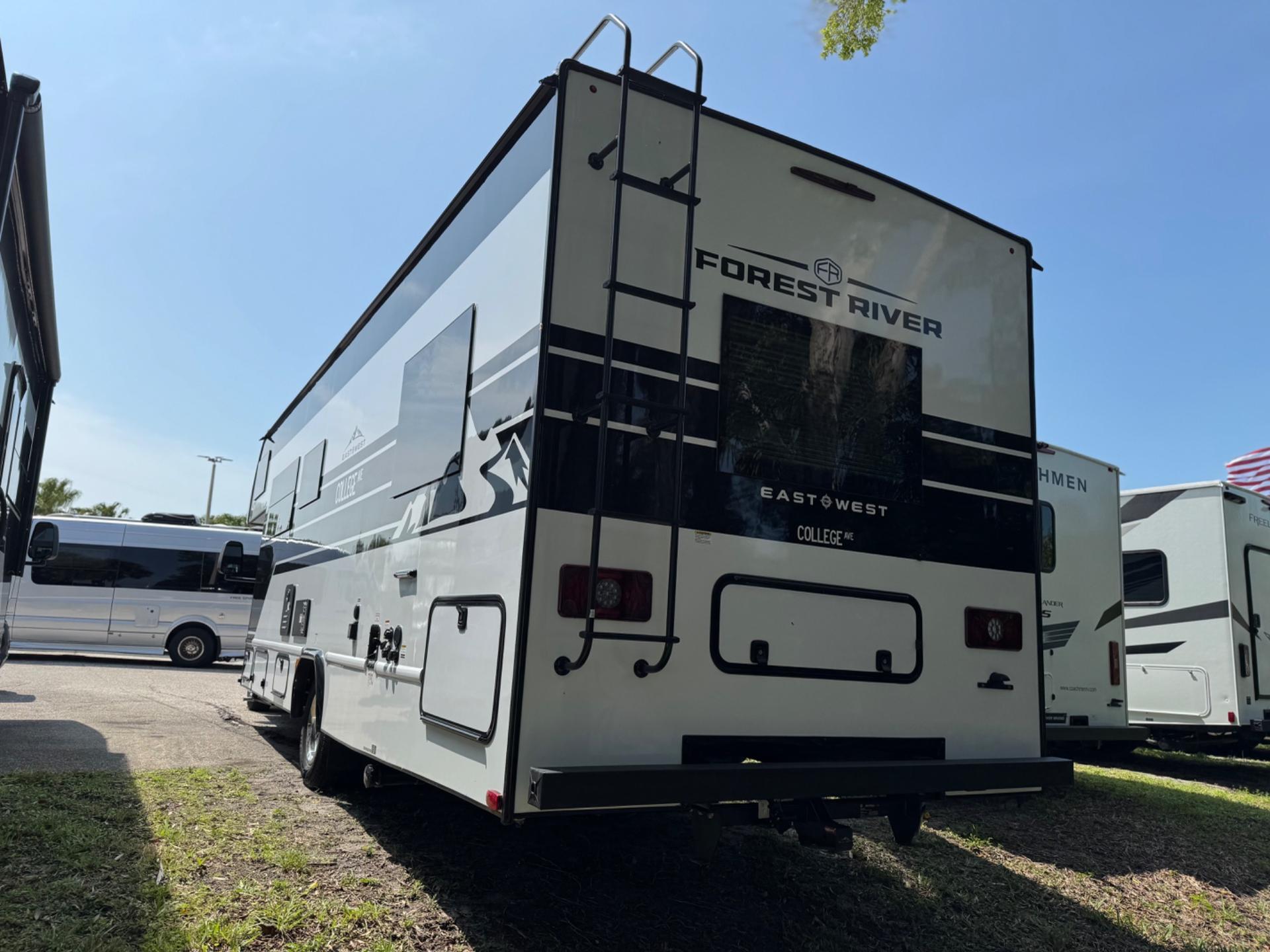 2026 East to West 2026 East to West College Avenue - thumbnail 4