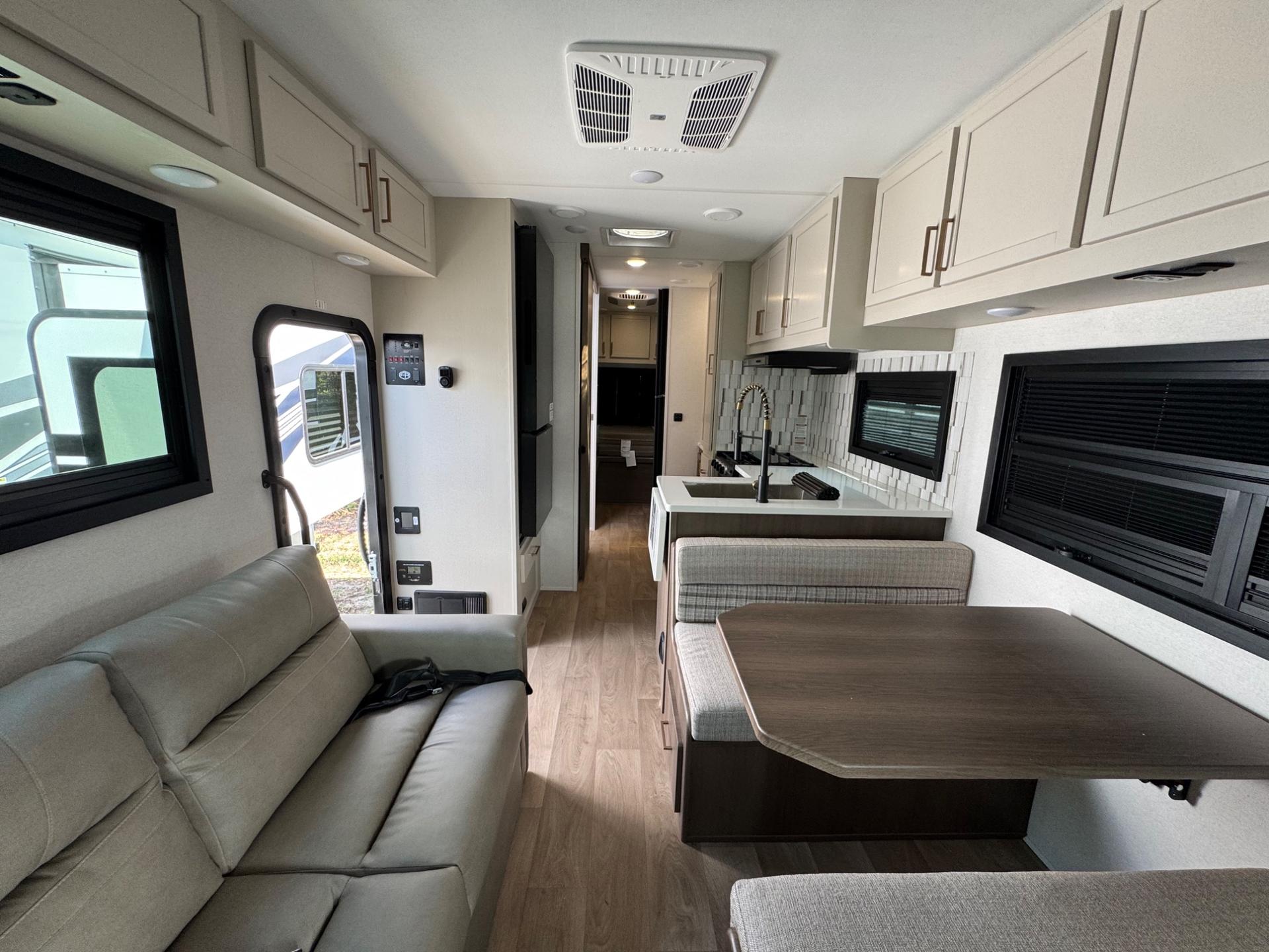 2026 East to West 2026 East to West College Avenue - thumbnail 6