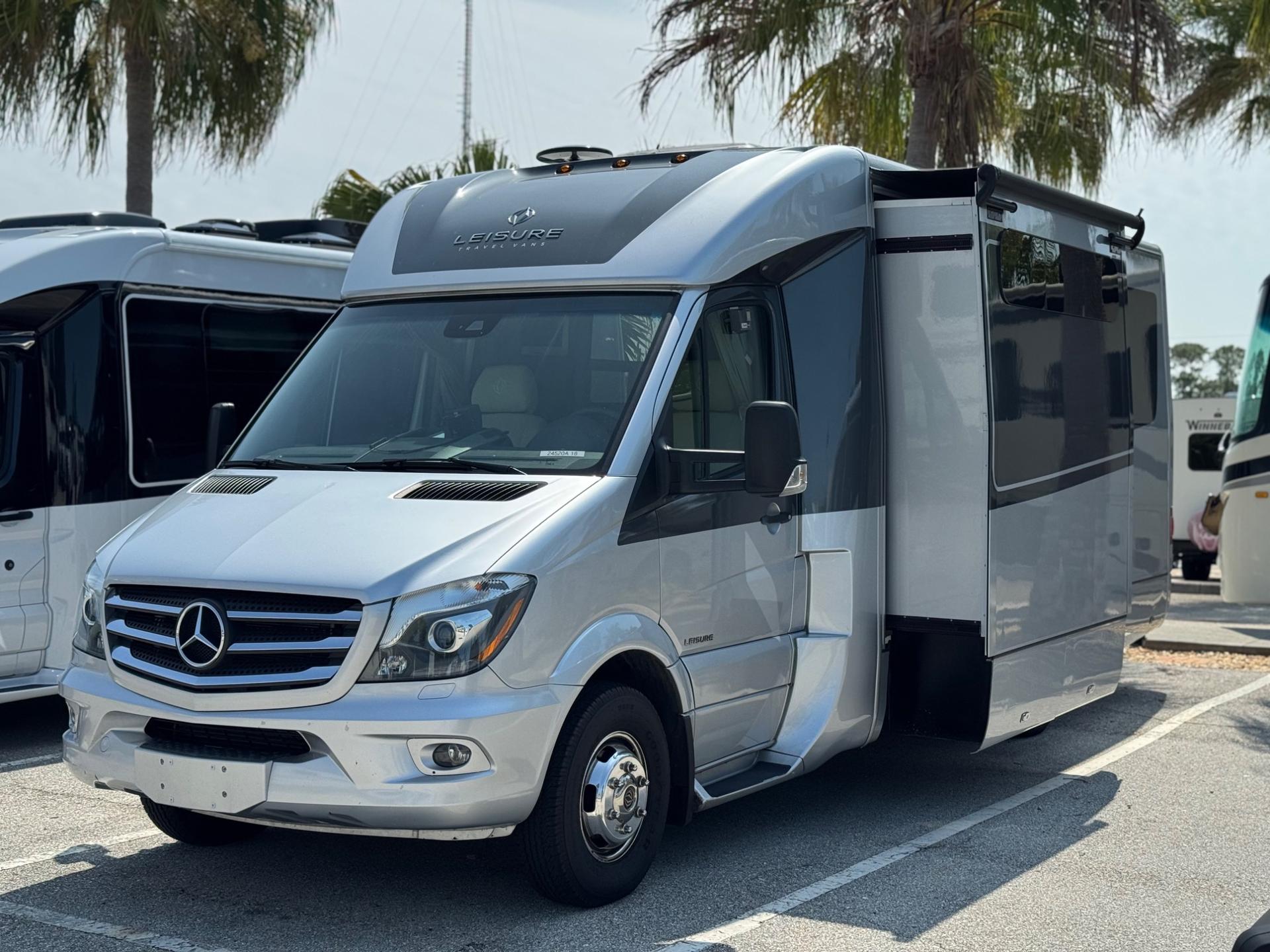 2018 Leisure Travel Vans 2018 Leisure Travel Vans Unity - thumbnail 3