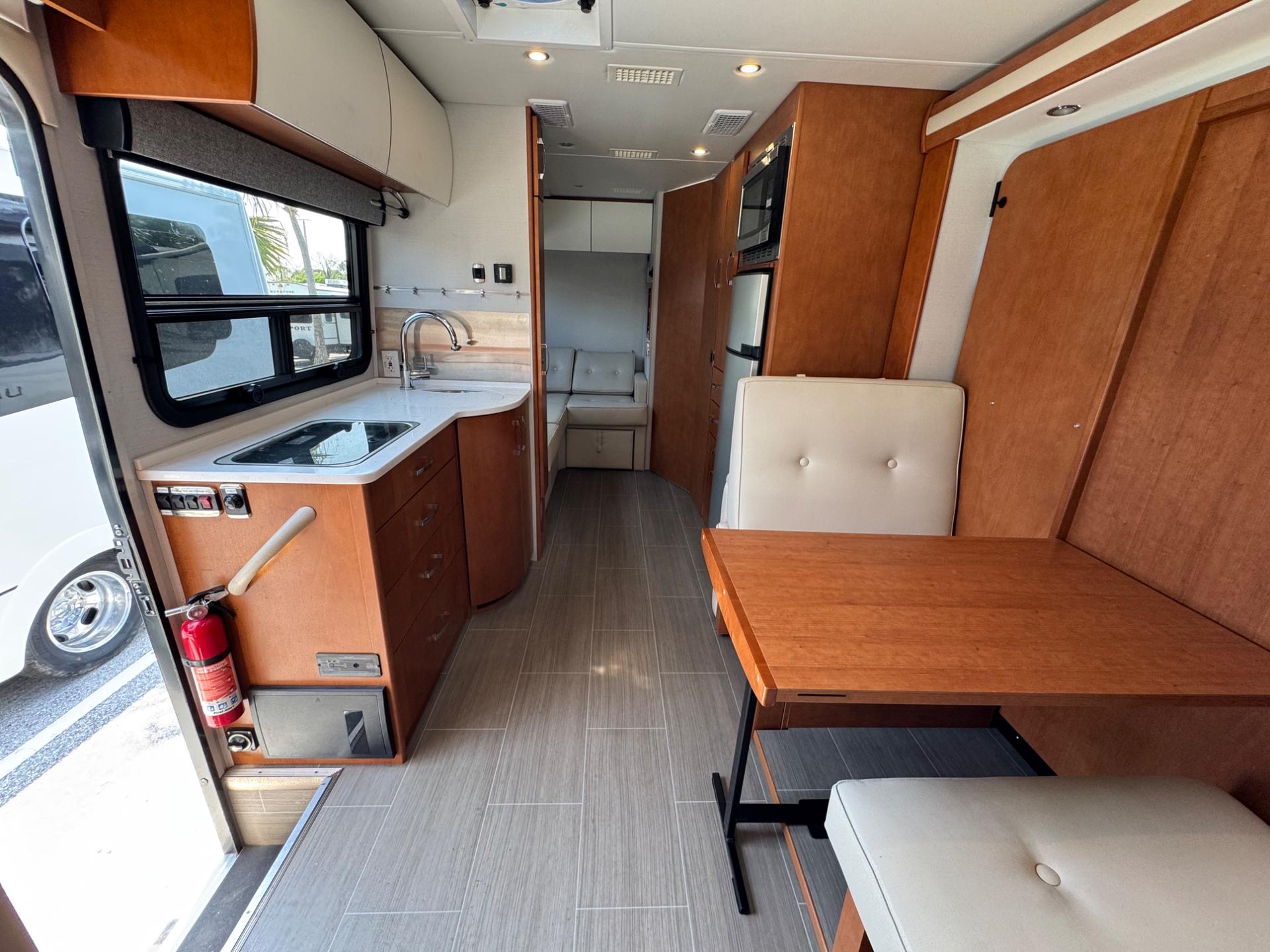 2018 Leisure Travel Vans 2018 Leisure Travel Vans Unity - thumbnail 7