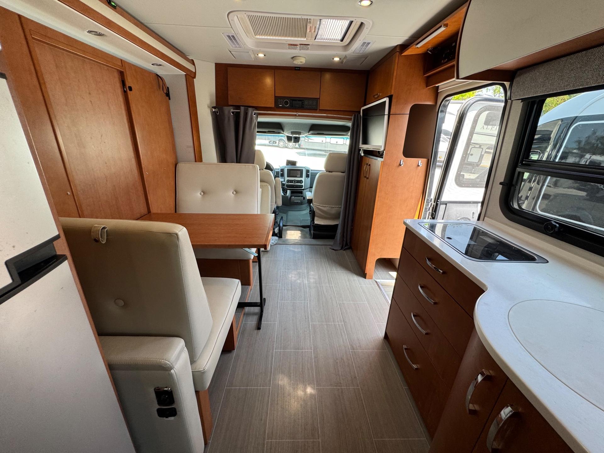 2018 Leisure Travel Vans 2018 Leisure Travel Vans Unity - thumbnail 8