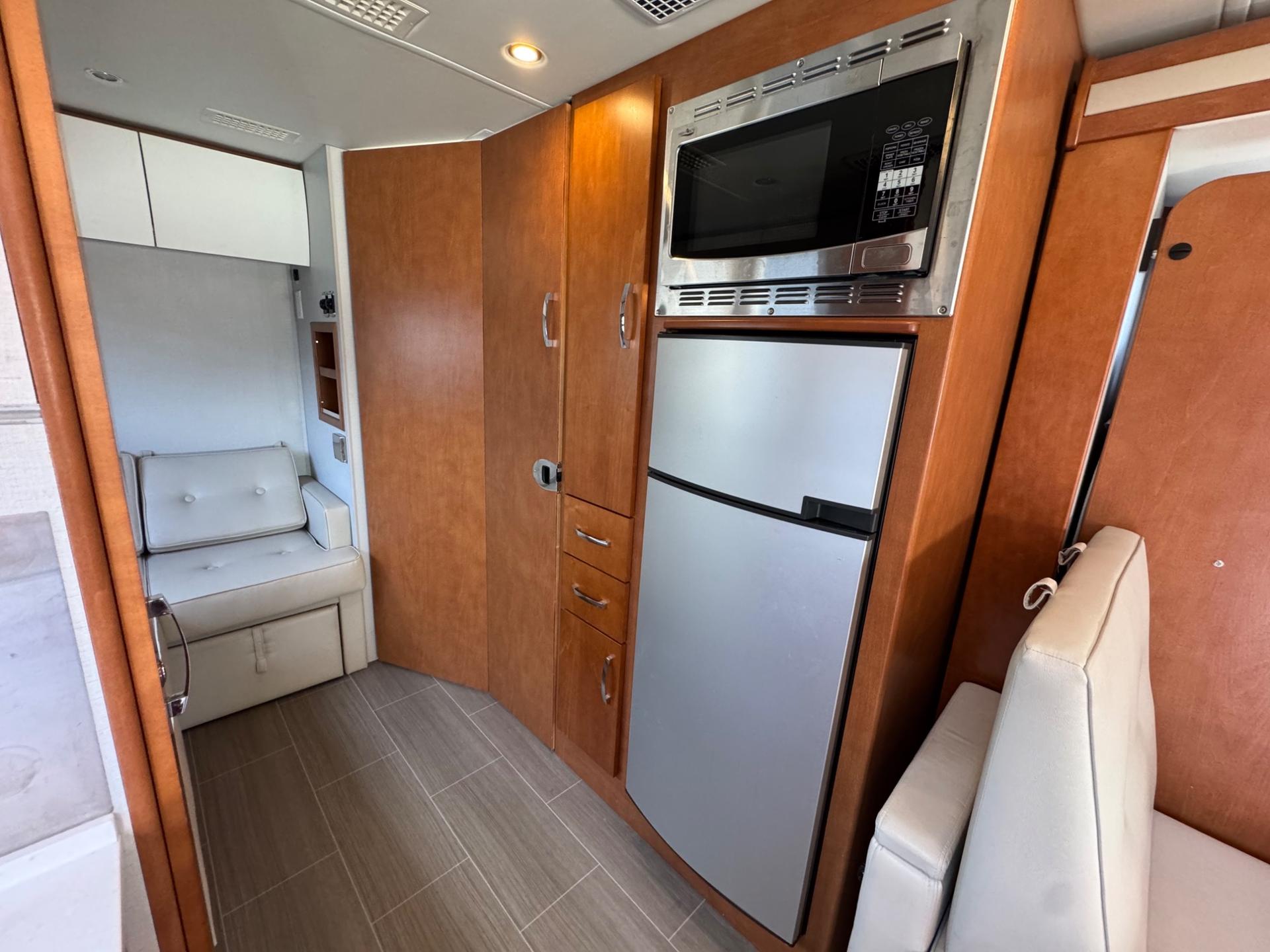 2018 Leisure Travel Vans 2018 Leisure Travel Vans Unity - thumbnail 12