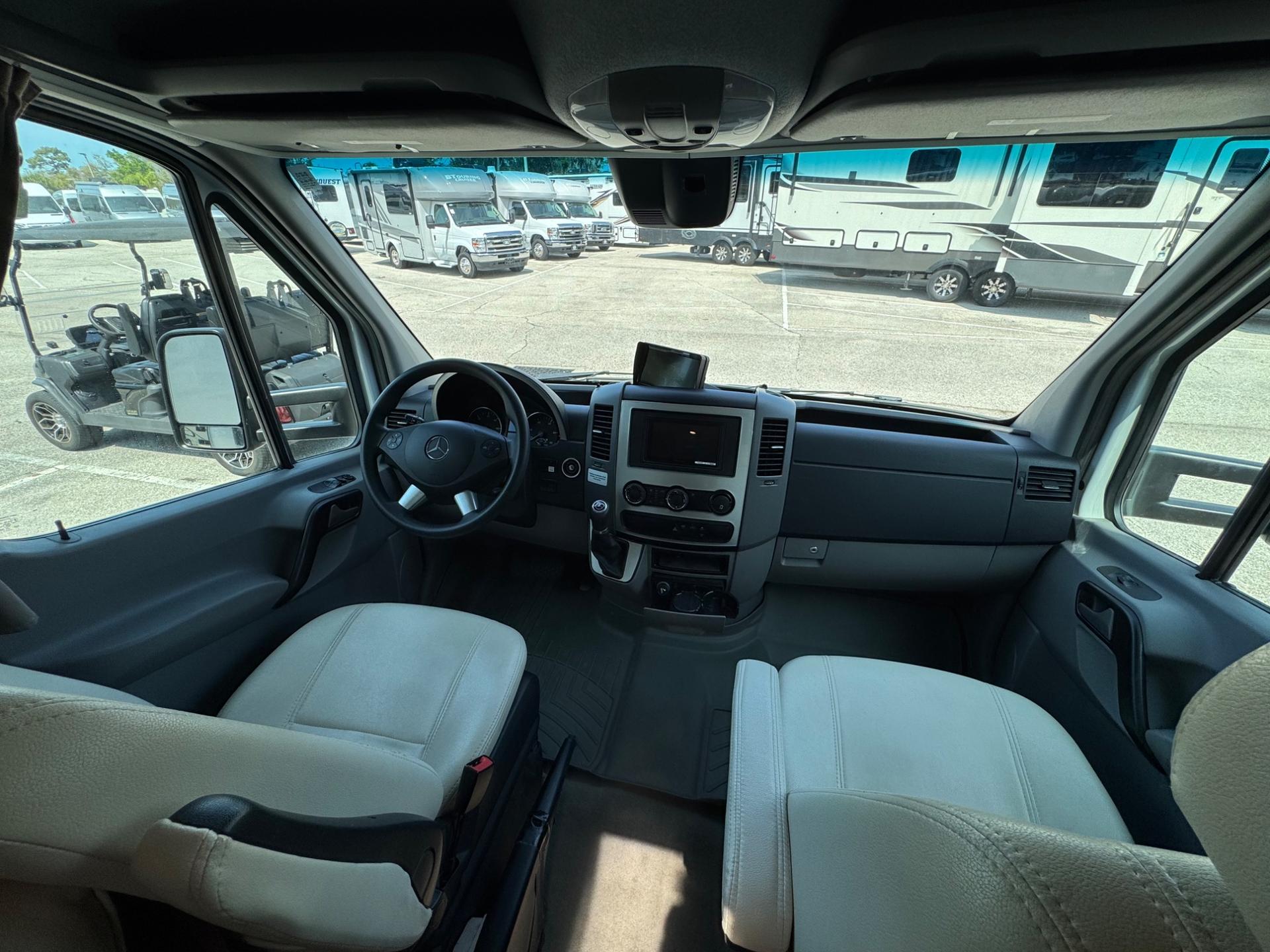 2018 Leisure Travel Vans 2018 Leisure Travel Vans Unity - thumbnail 14