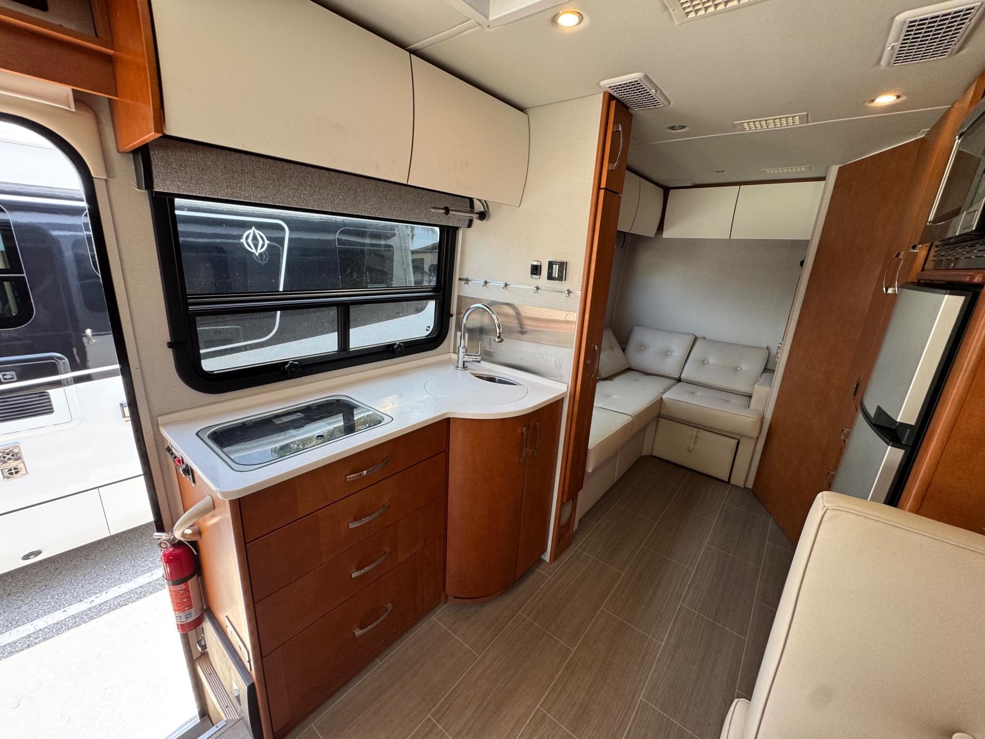 2018 Leisure Travel Vans 2018 Leisure Travel Vans Unity - thumbnail 15